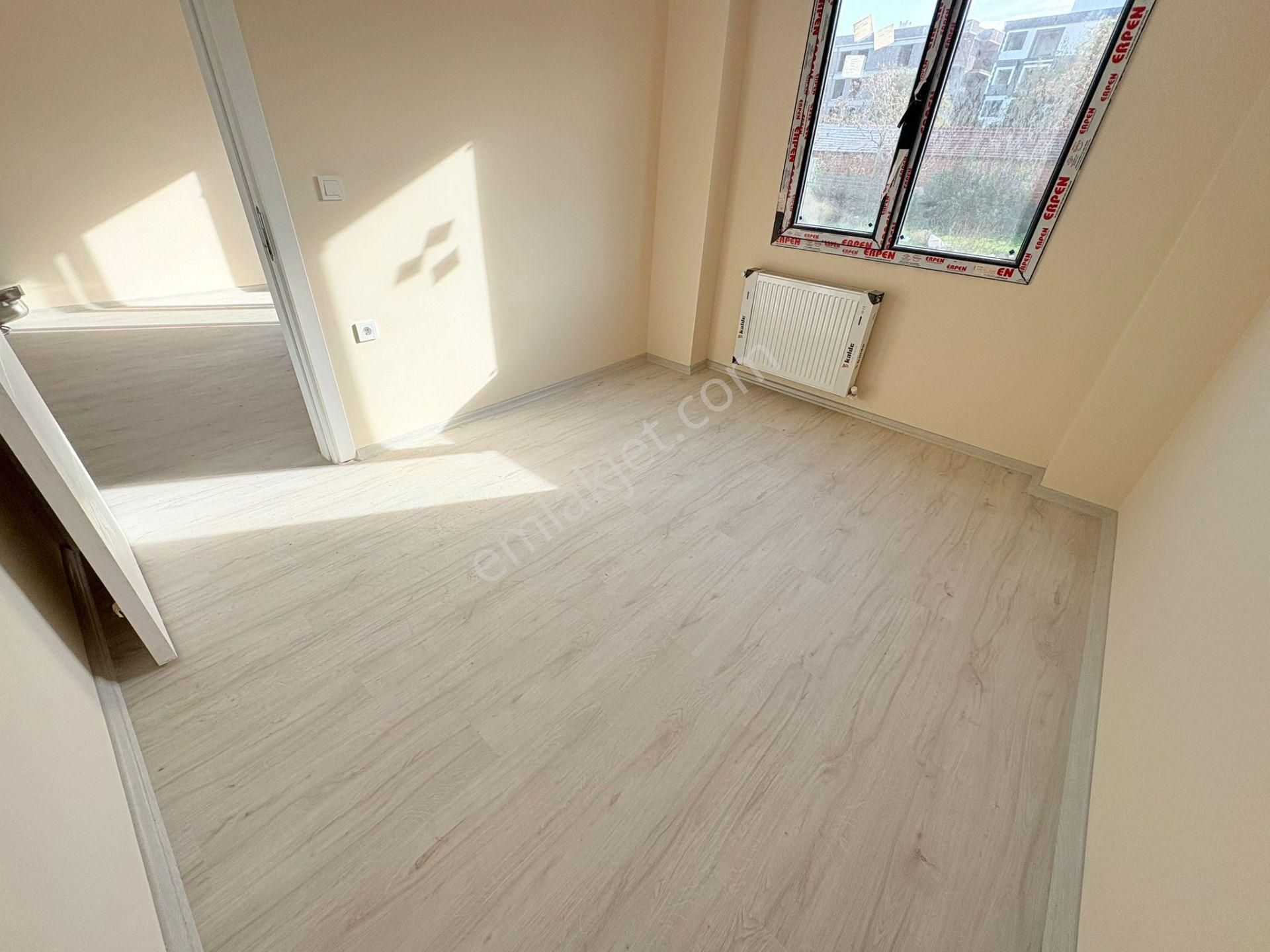 Seyrek Merkezi Konumda Bahçeli Satılık 1+1 Daire - Görsel 4