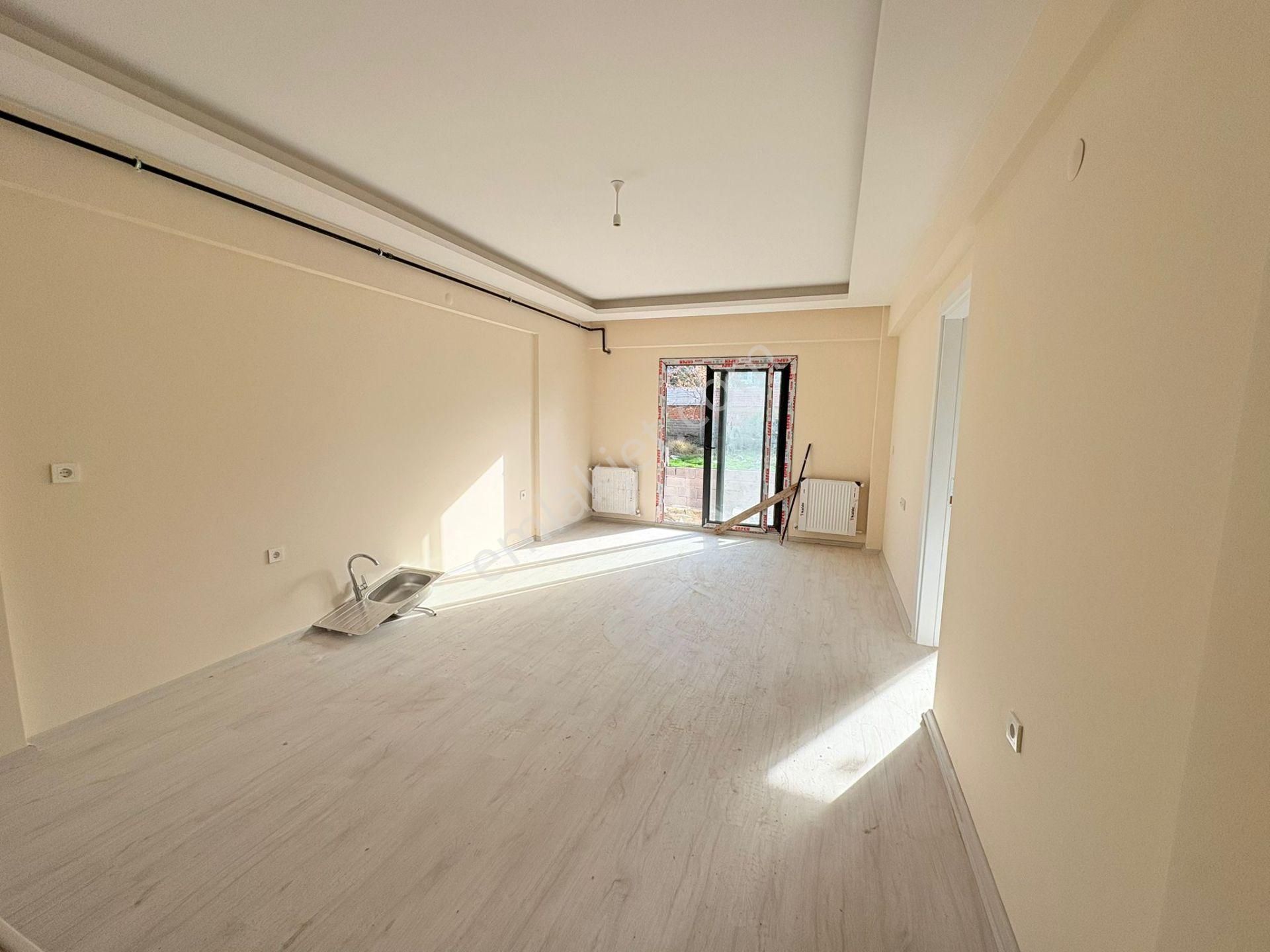 Seyrek Merkezi Konumda Bahçeli Satılık 1+1 Daire - Görsel 7