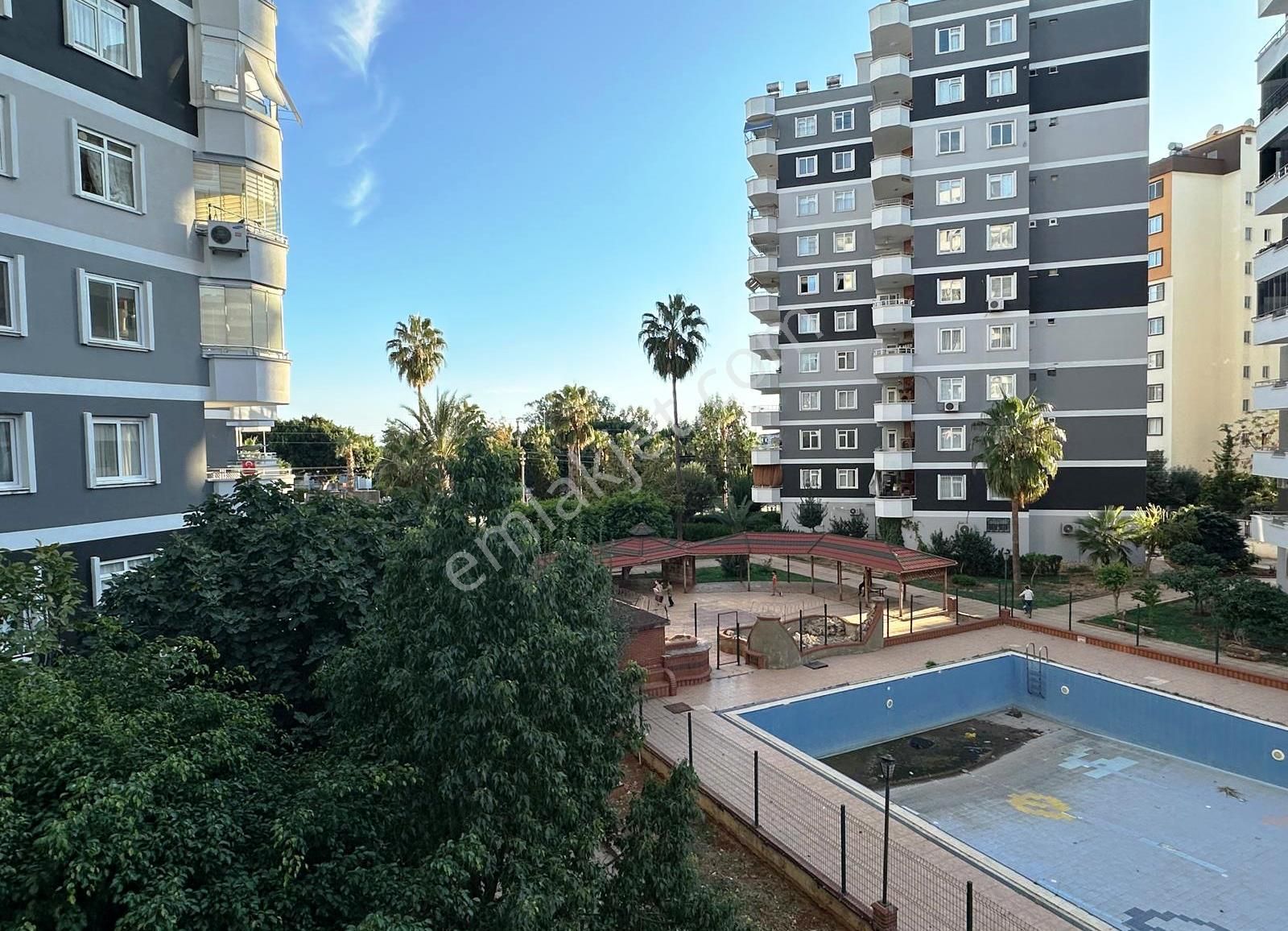 Denize Komşu Lokasyonda, Havuzlu Sitede Geniş Ve Ferah 3+1 Daire