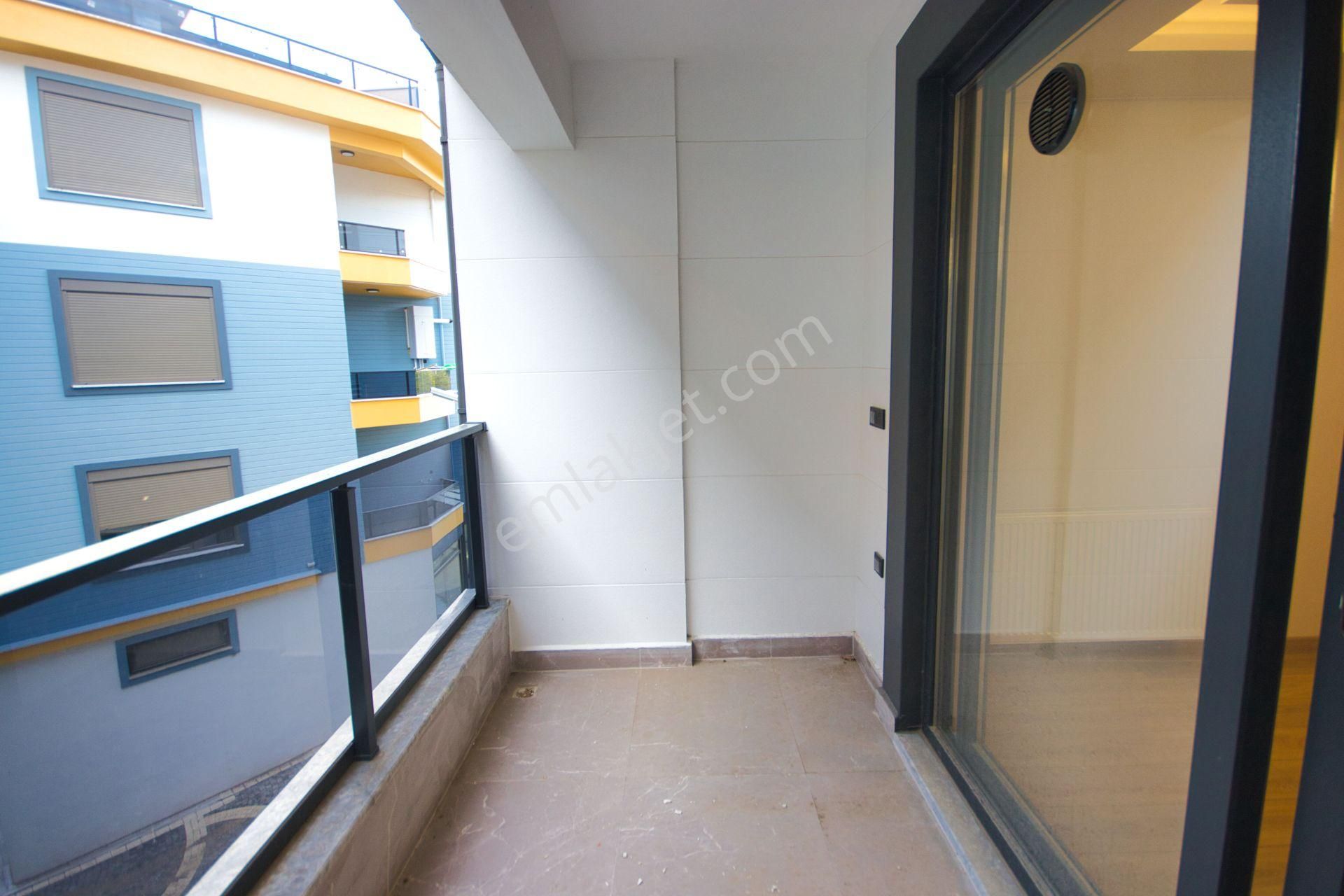 🛑🛑aktiften Akçay'da Satılık Modern Mimarinin Eşsiz Çizgiler İle Buluştuğu 1+1daire - Görsel 23