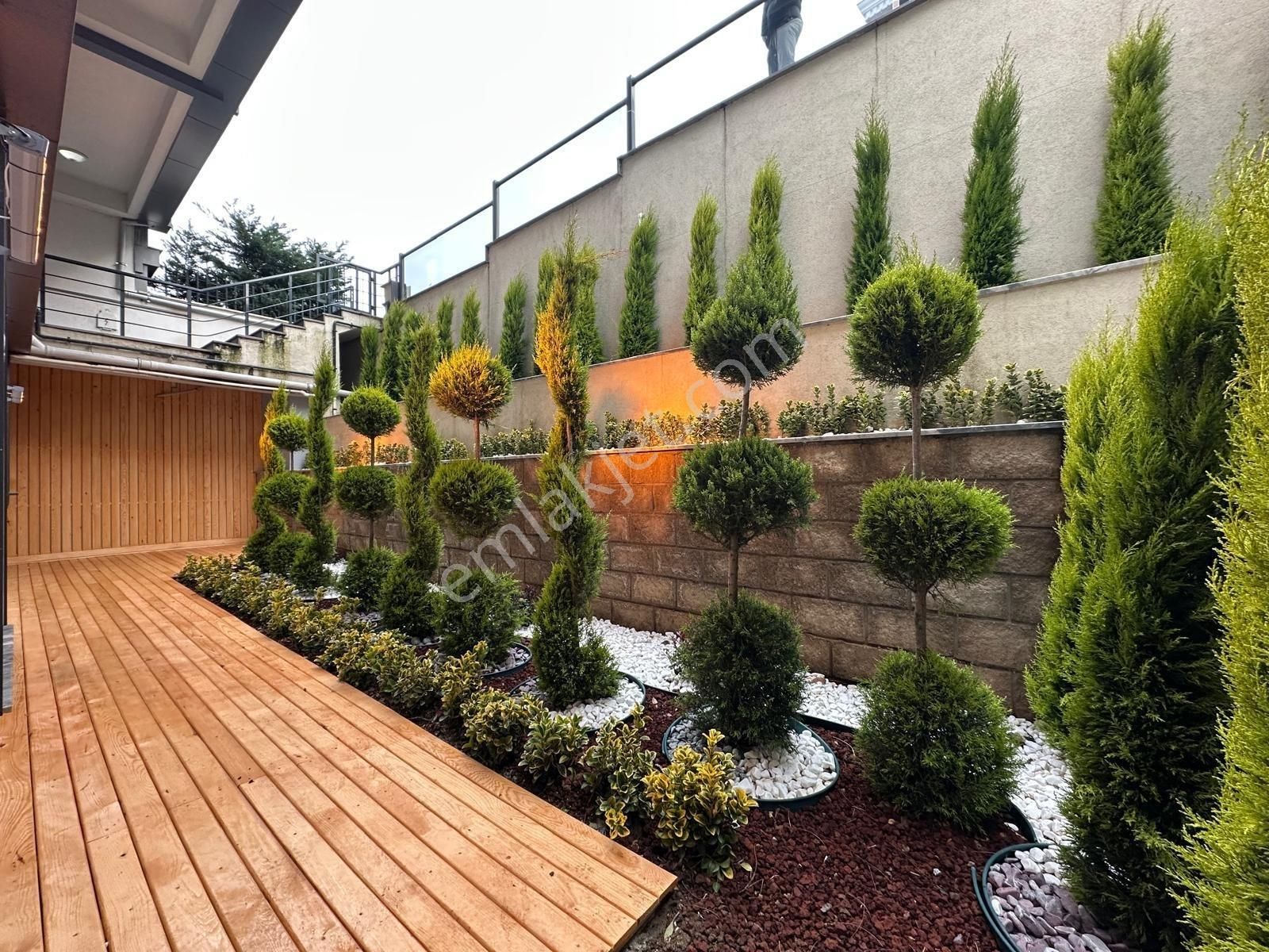 Tamiş'den Küçükyalı Çamlık Sahilde Müstakil Bahçe Teraslı 3+1