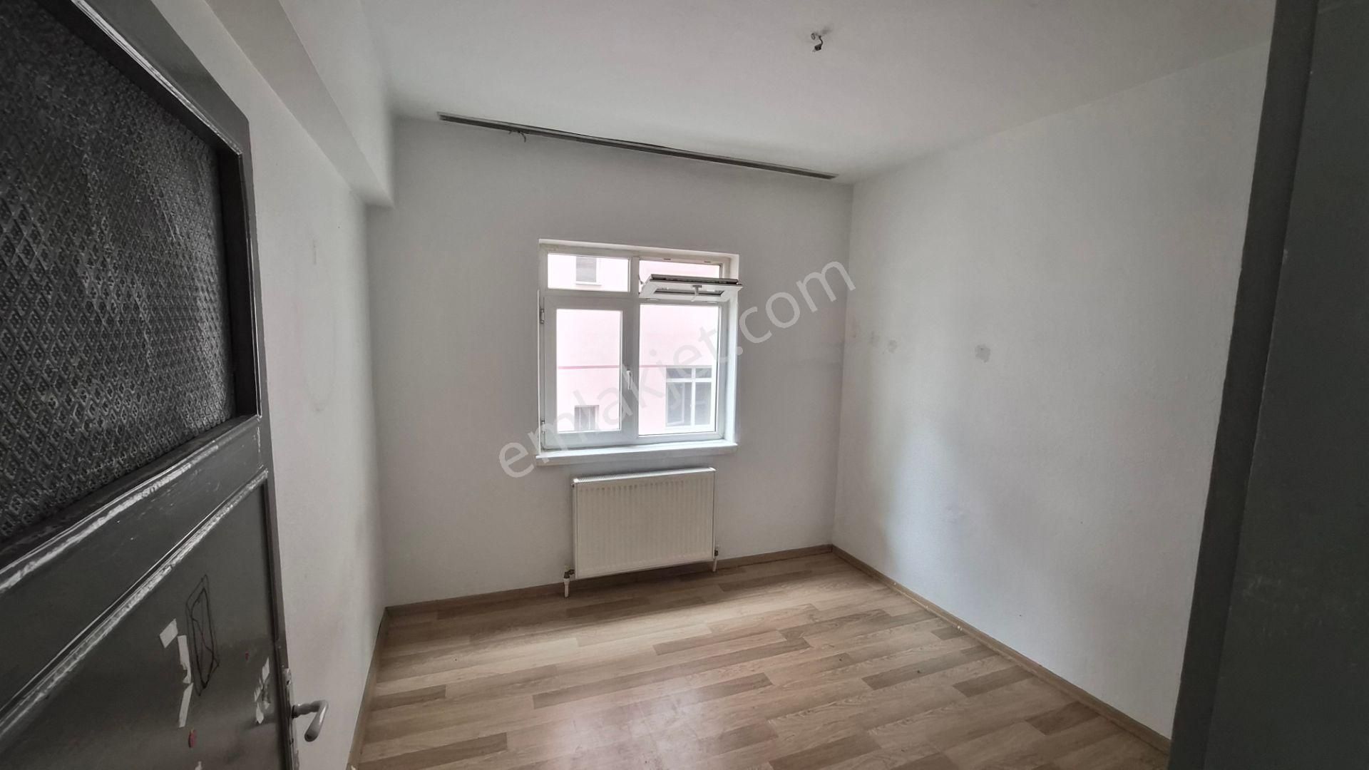 Kent Emlak'tan Abidin Paşada 1. Katta 2+1 Yapılı Kiralık Daire - Görsel 17
