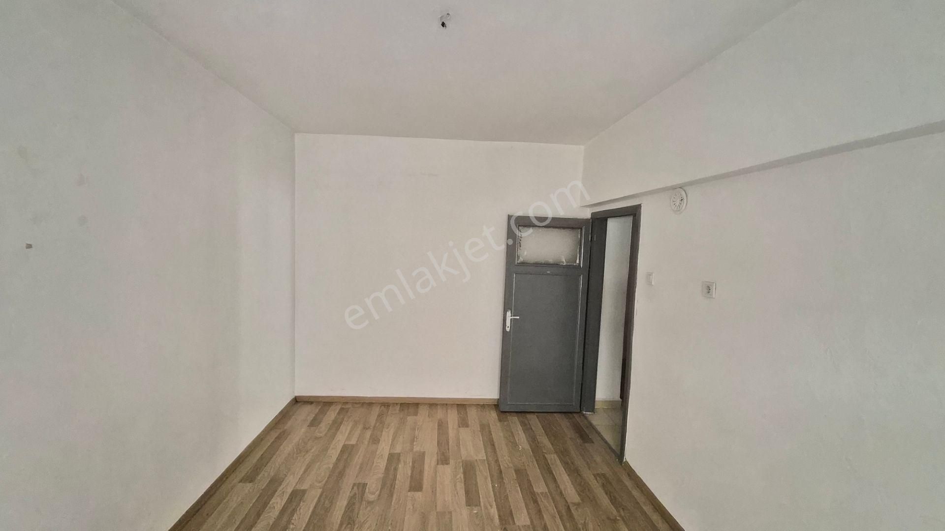 Kent Emlak'tan Abidin Paşada 1. Katta 2+1 Yapılı Kiralık Daire - Görsel 11