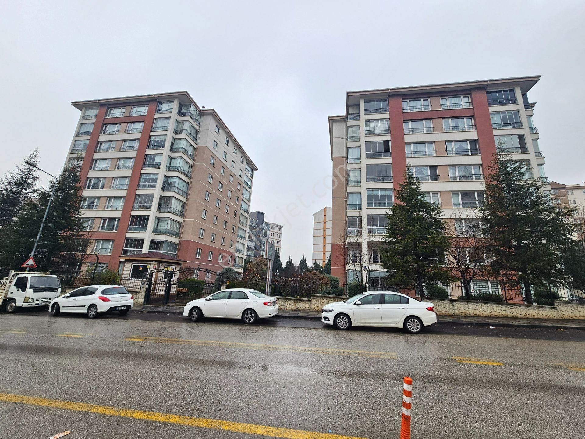 Kardelen Mah. Batı Sera Evleri Satılık 3+1