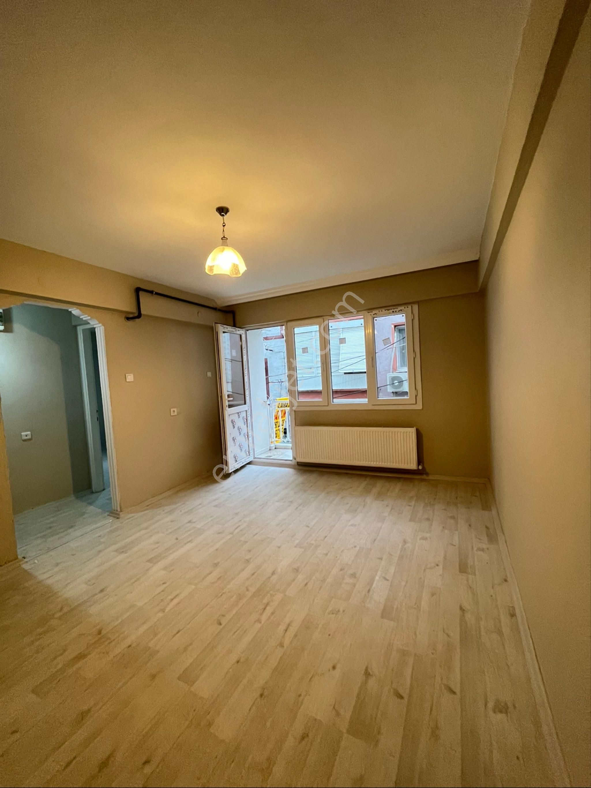 İzmir Konak Hatay Metro Yakını Satılık 2+1 Doğalgazlı Daire