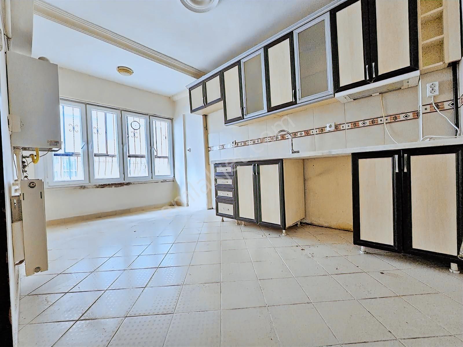 İstasyon Cad. Yakını 3+1 Ön Cephe Yüksek Giriş