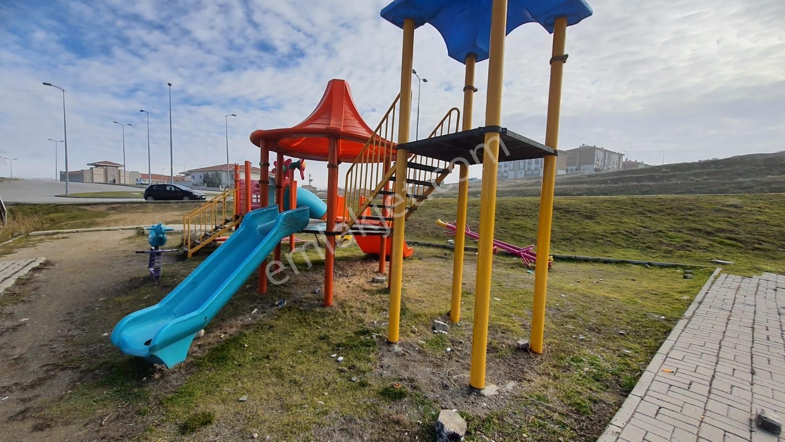 Temelli'de Toki Evlerinde Araç Takaslı Tapulu 1+1 Satılık Daire - Görsel 18