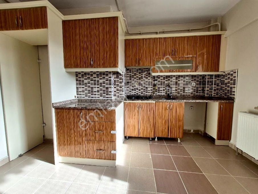 Adapazarı Camili Mahallesinde Kiralık 3+1 Daire - Görsel 3