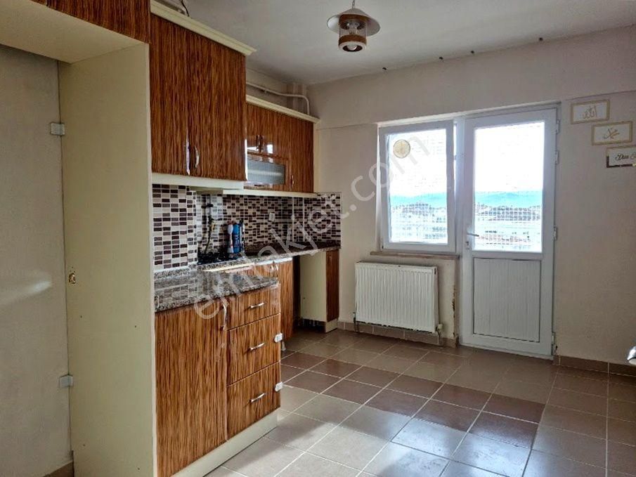 Adapazarı Camili Mahallesinde Kiralık 3+1 Daire - Görsel 4