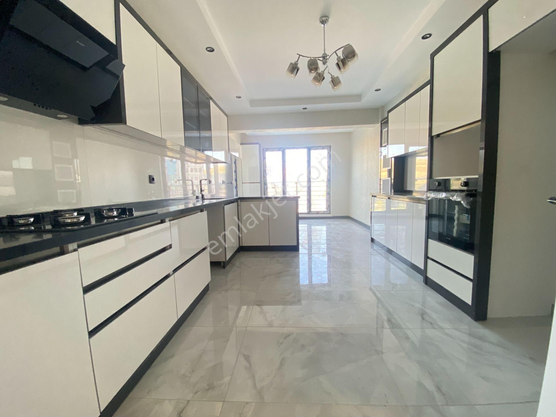 Gökçe Emlak'tan Sarayda Kaymakamlık Yakını Sitede Sıfır Geniş Daire - Görsel 25