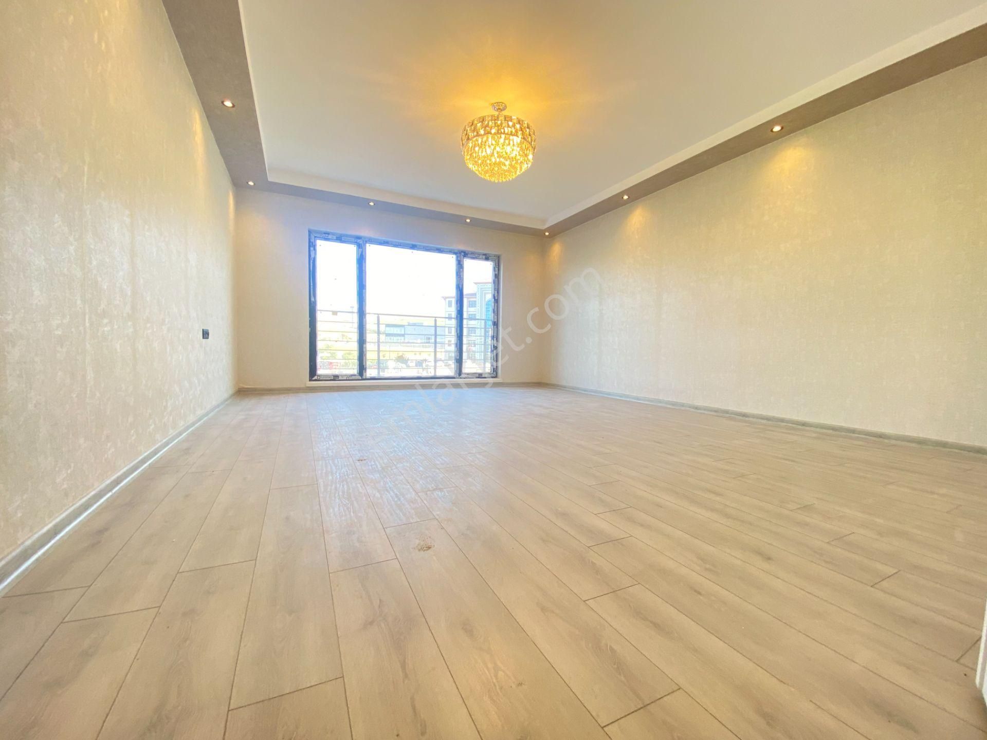 Gökçe Emlak'tan Sarayda Kaymakamlık Yakını Sitede Sıfır Geniş Daire - Görsel 2