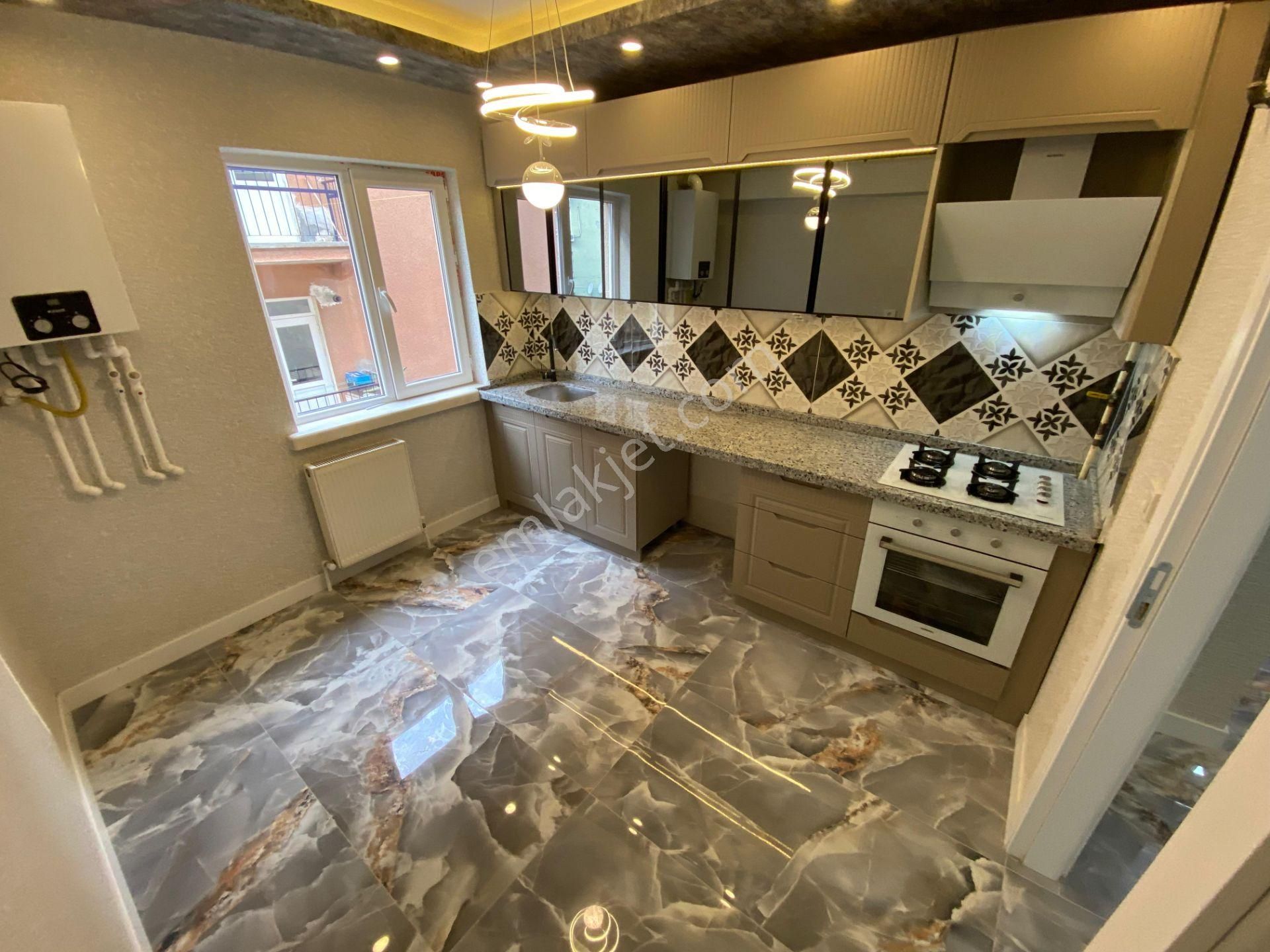 Fatih Cadde Üzeri Bağımsız 3+1 Orta Kat Geniş Şahane Daire - Görsel 3