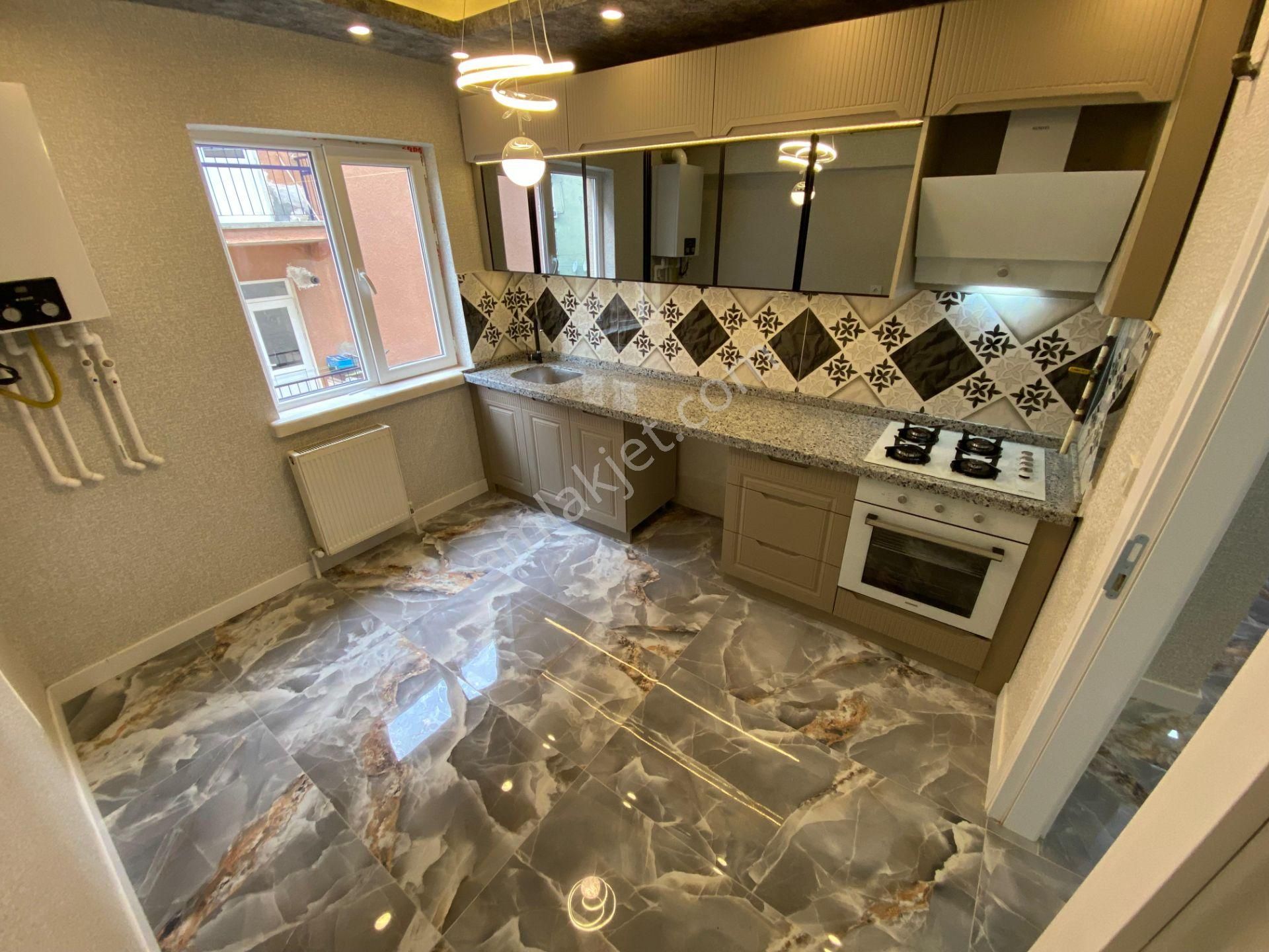 Fatih Cadde Üzeri Bağımsız 3+1 Orta Kat Geniş Şahane Daire