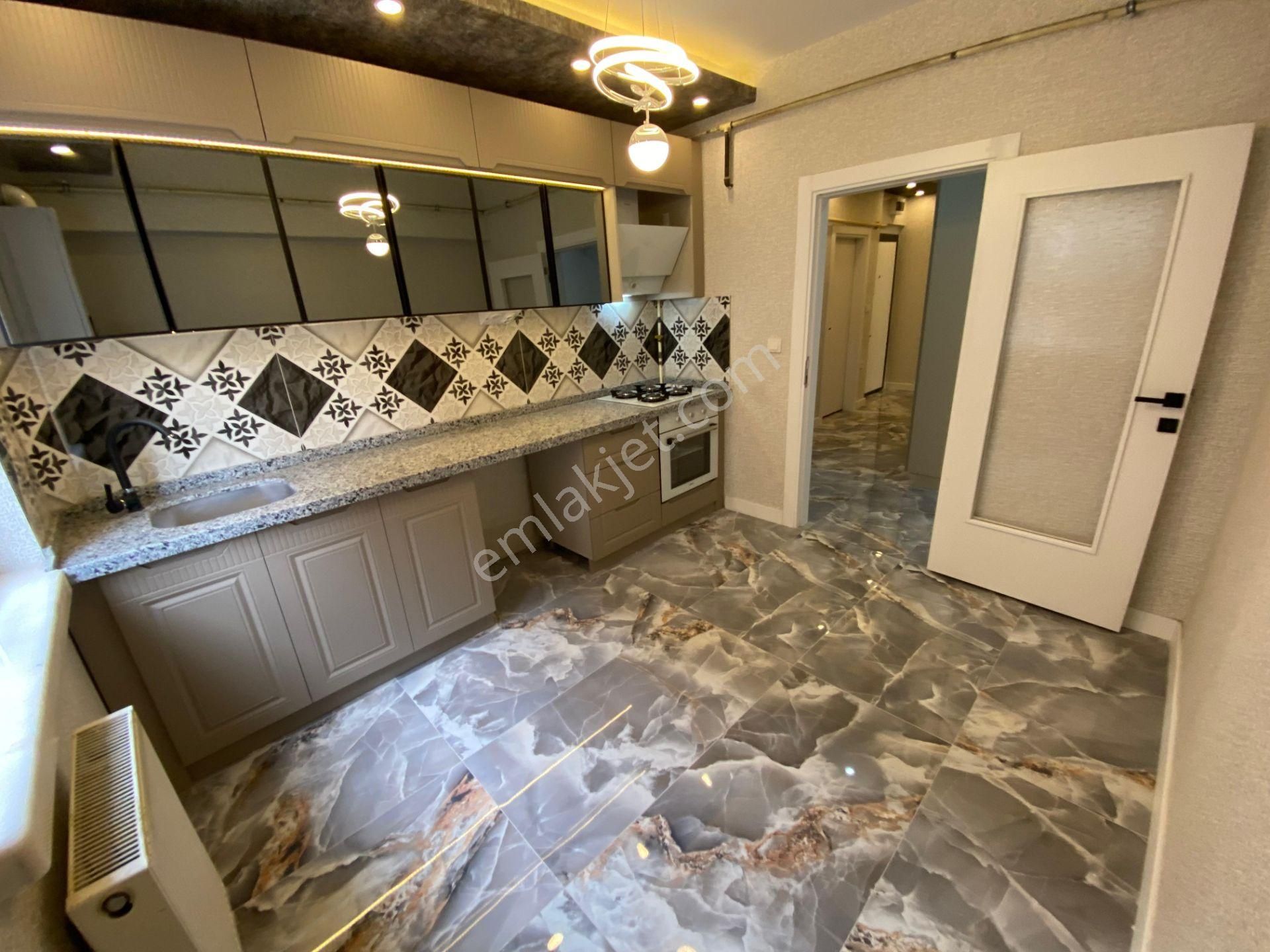 Fatih Cadde Üzeri Bağımsız 3+1 Orta Kat Geniş Şahane Daire - Görsel 2