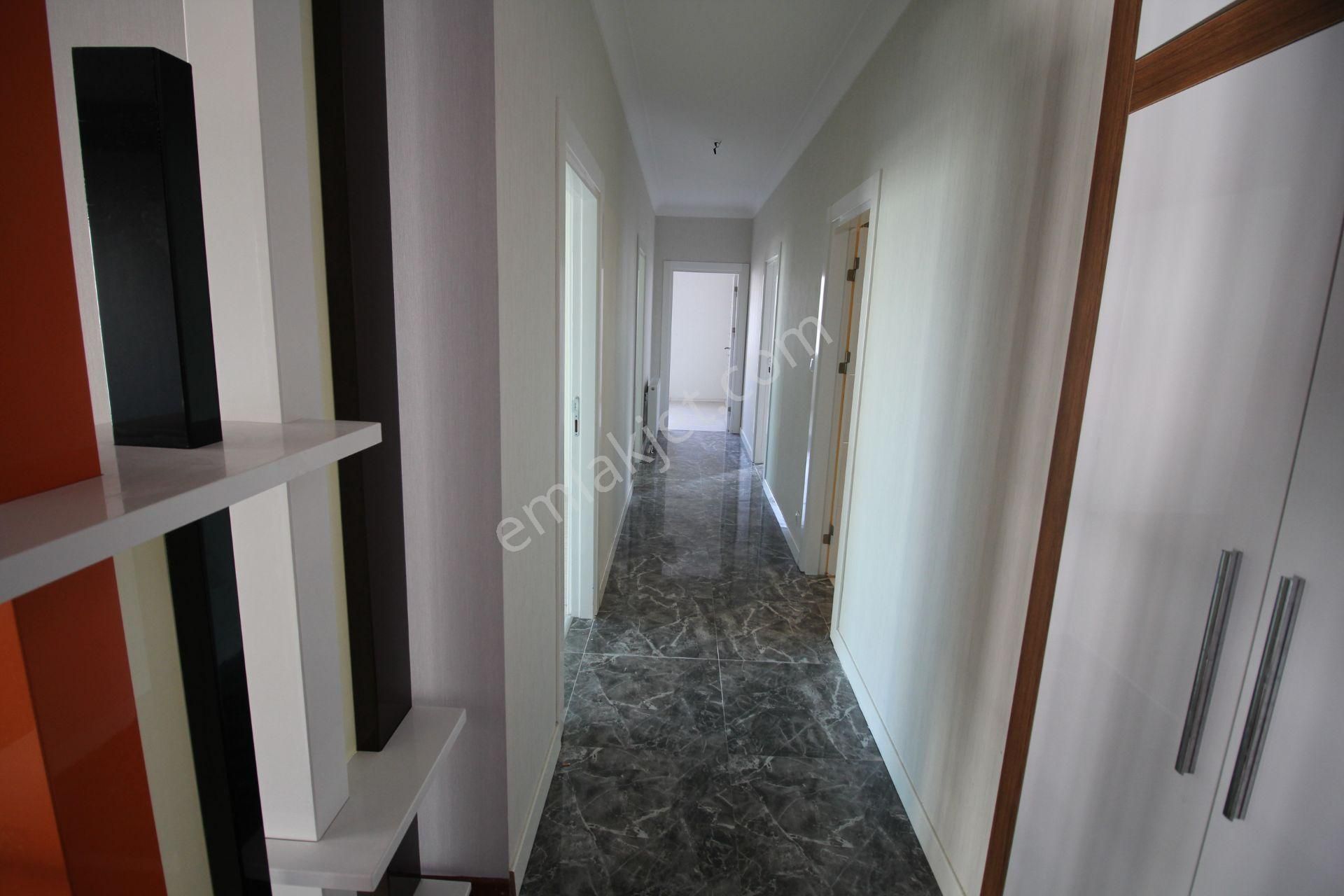 Nev Bağlıca Sitesinde Ara Kat Ön Cephe Peyzaj Manzaralı 4+1 Daire - Görsel 11
