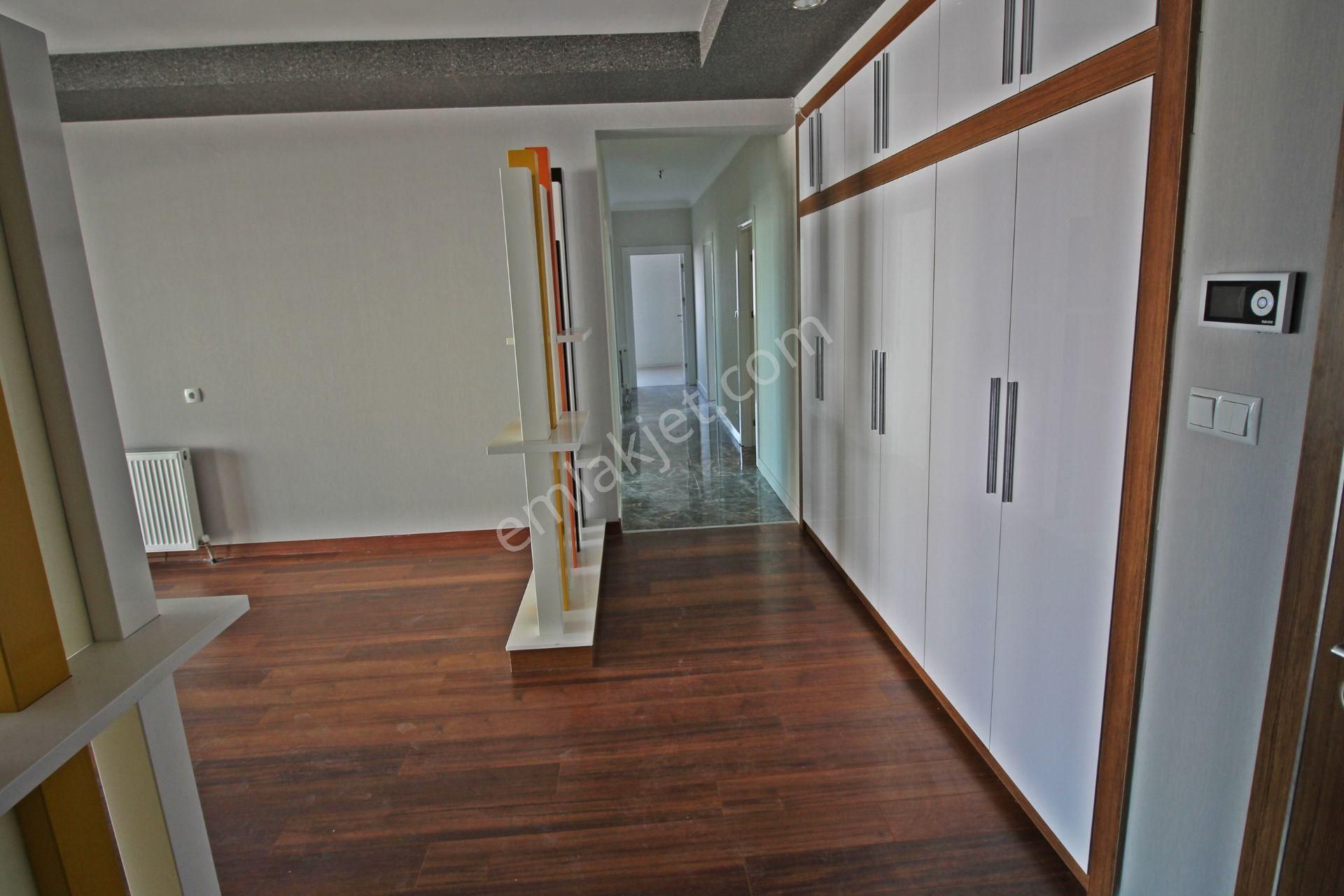 Nev Bağlıca Sitesinde Ara Kat Ön Cephe Peyzaj Manzaralı 4+1 Daire - Görsel 10