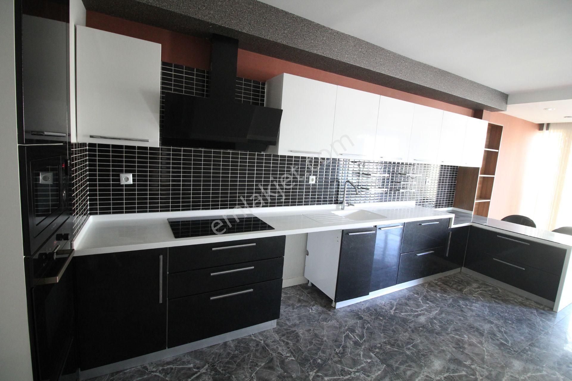 Nev Bağlıca Sitesinde Ara Kat Ön Cephe Peyzaj Manzaralı 4+1 Daire - Görsel 3
