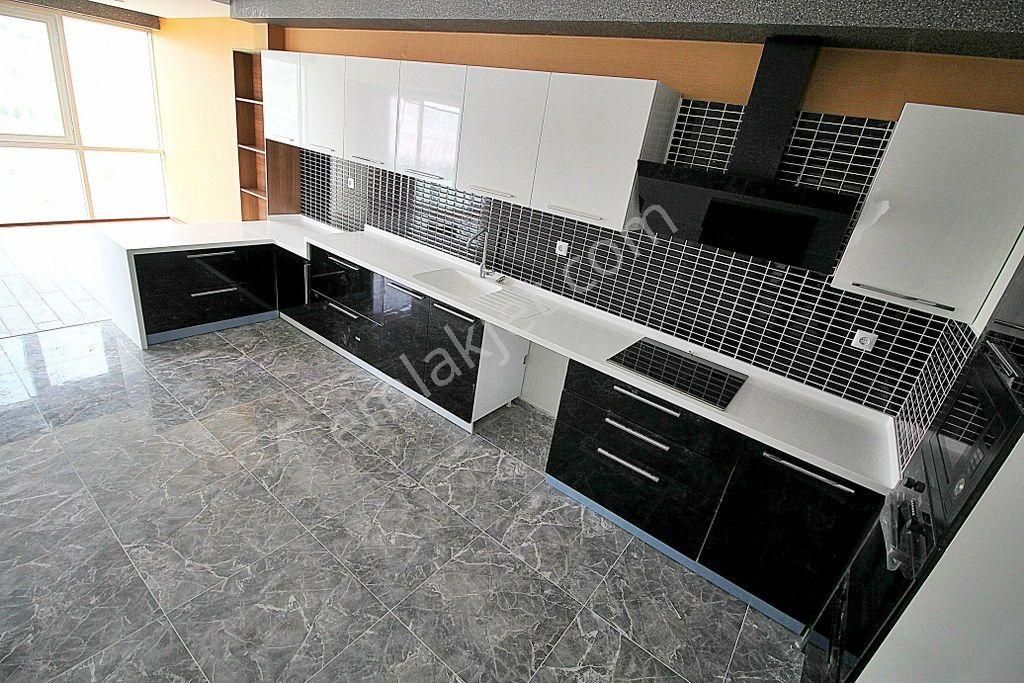 Nev Bağlıca Sitesinde Ara Kat Ön Cephe Peyzaj Manzaralı 4+1 Daire - Görsel 4