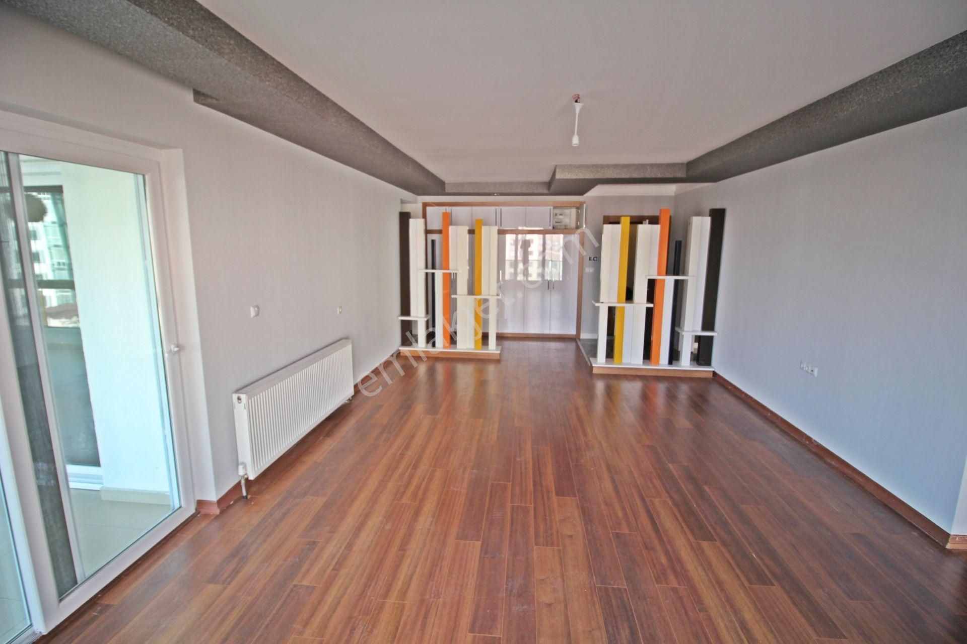 Nev Bağlıca Sitesinde Ara Kat Ön Cephe Peyzaj Manzaralı 4+1 Daire - Görsel 9