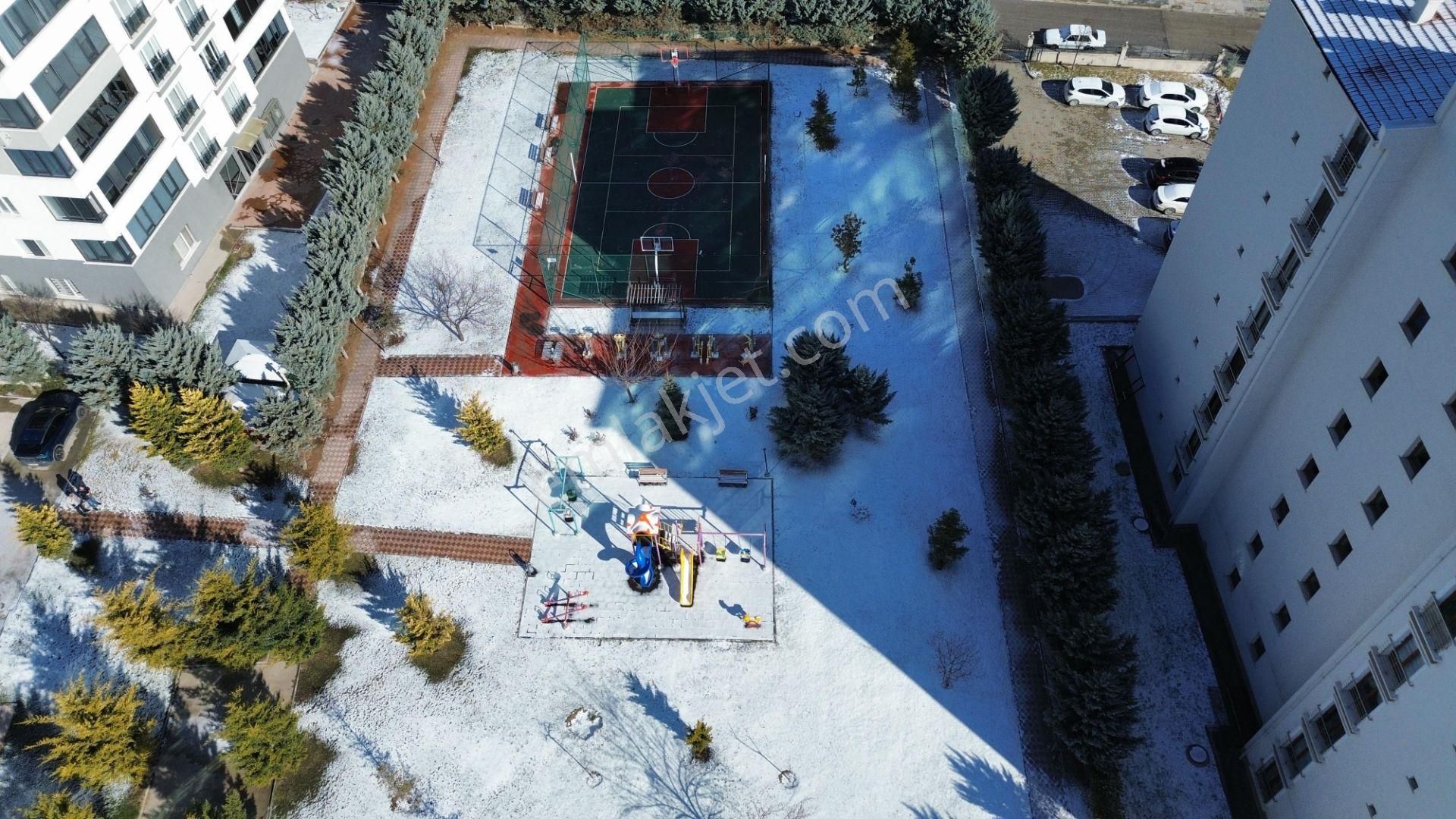 Nev Bağlıca Sitesinde Ara Kat Ön Cephe Peyzaj Manzaralı 4+1 Daire - Görsel 32