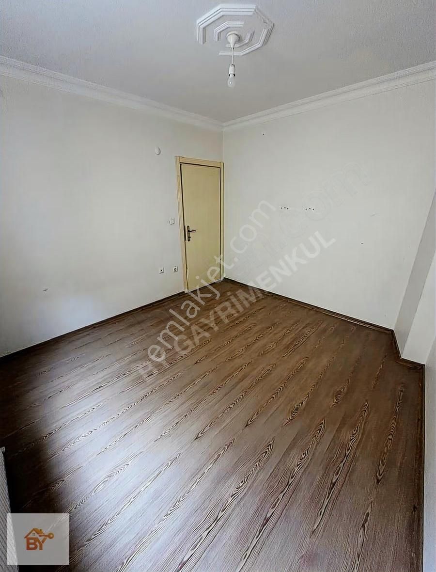 Küçükçekmece Gültepe'de Satılık 2+1 Daire (e5 Yakını, 80m²) - Görsel 15