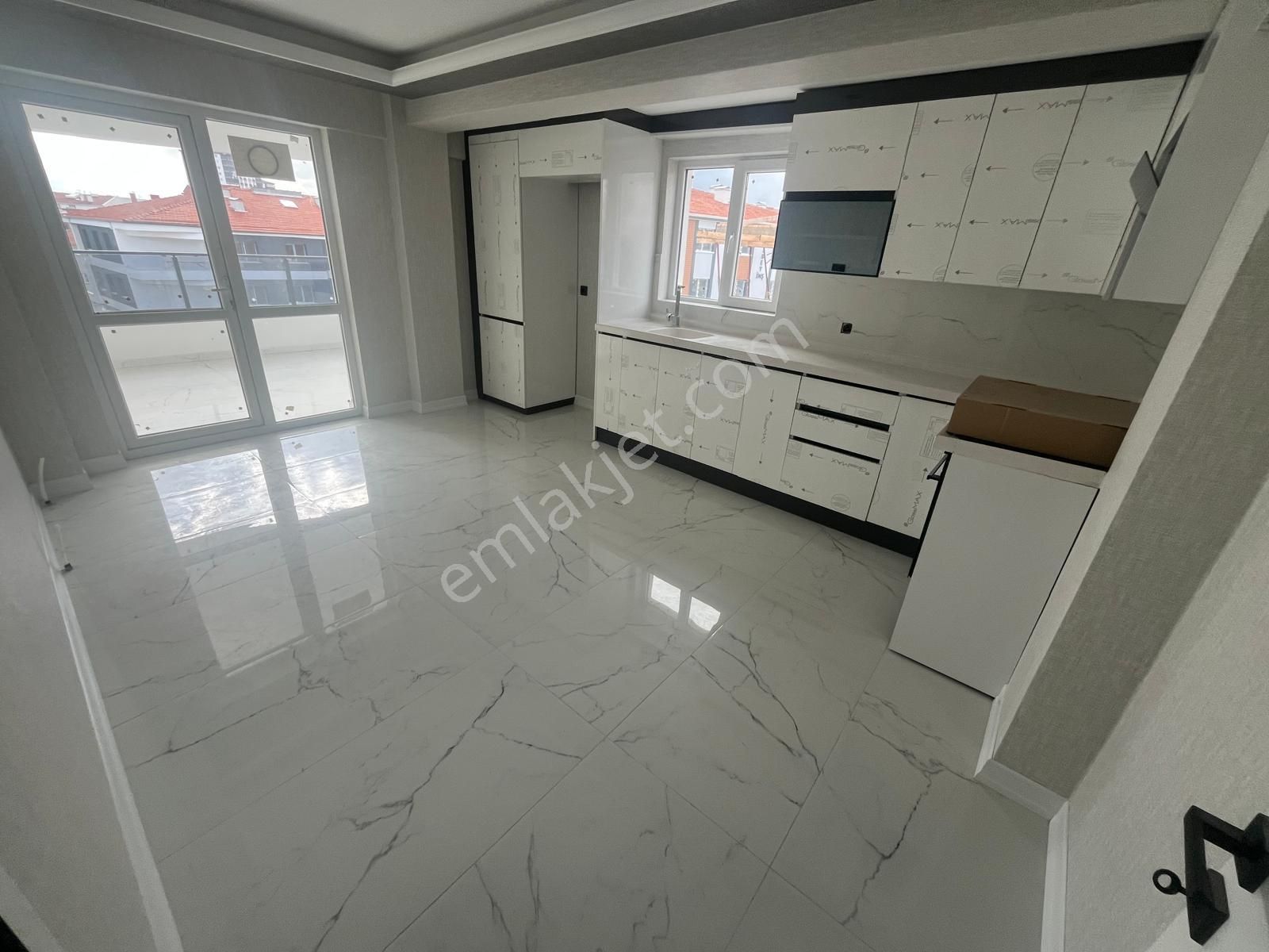 Mç Emlak'tan Yenikent Fevzi Çakmak Mahallesin'de 3+1 Satılık Daire - Görsel 3