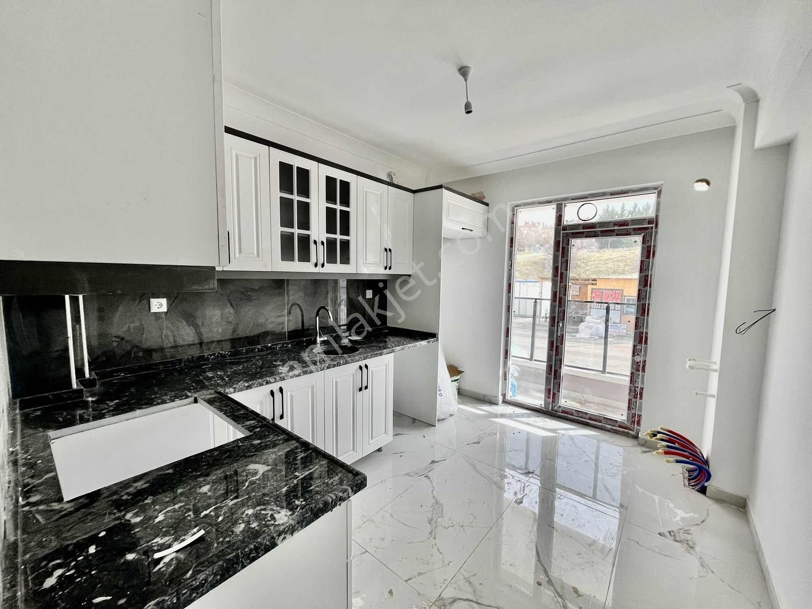 Avantaj Emlak'tan Kıbrısköy'de Sıfır Yapılı 2+1 Geniş Daire