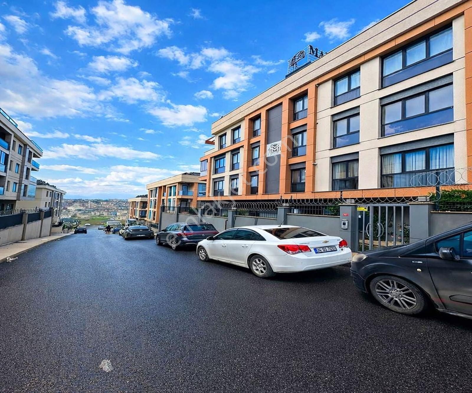 Beylikdüzü West Marina'ya Komşu Site İçerisi'nde Geniş 3+1 Daire