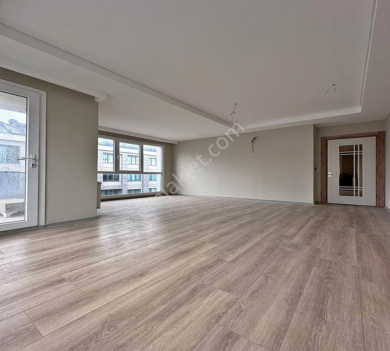 Beylikdüzü West Marina'ya Komşu Site İçerisi'nde Geniş 3+1 Daire - Görsel 4