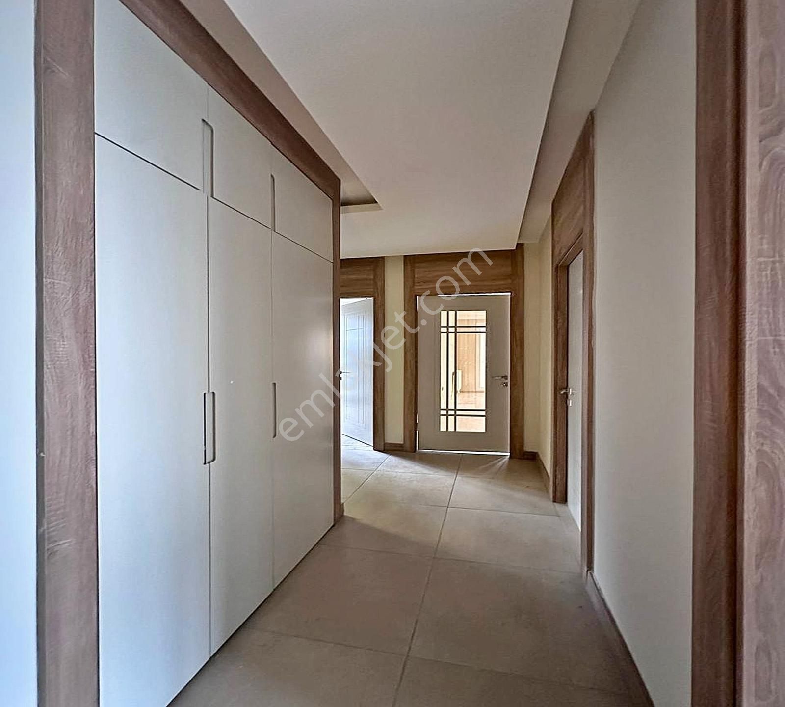 Beylikdüzü West Marina'ya Komşu Site İçerisi'nde Geniş 3+1 Daire - Görsel 9