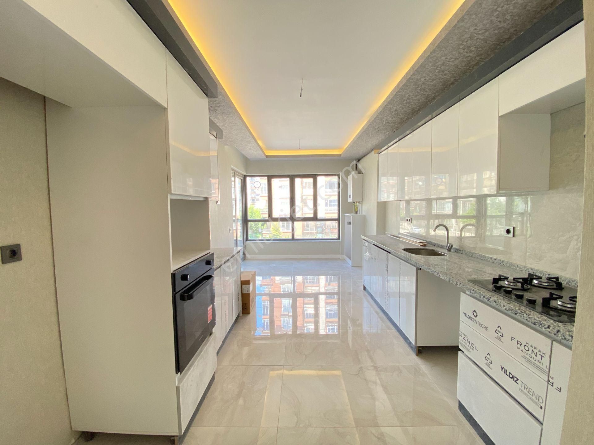 Gökçe Emlak'tan Sarayda Tam Merkezde Sıfır Ultralüx Daire - Görsel 13
