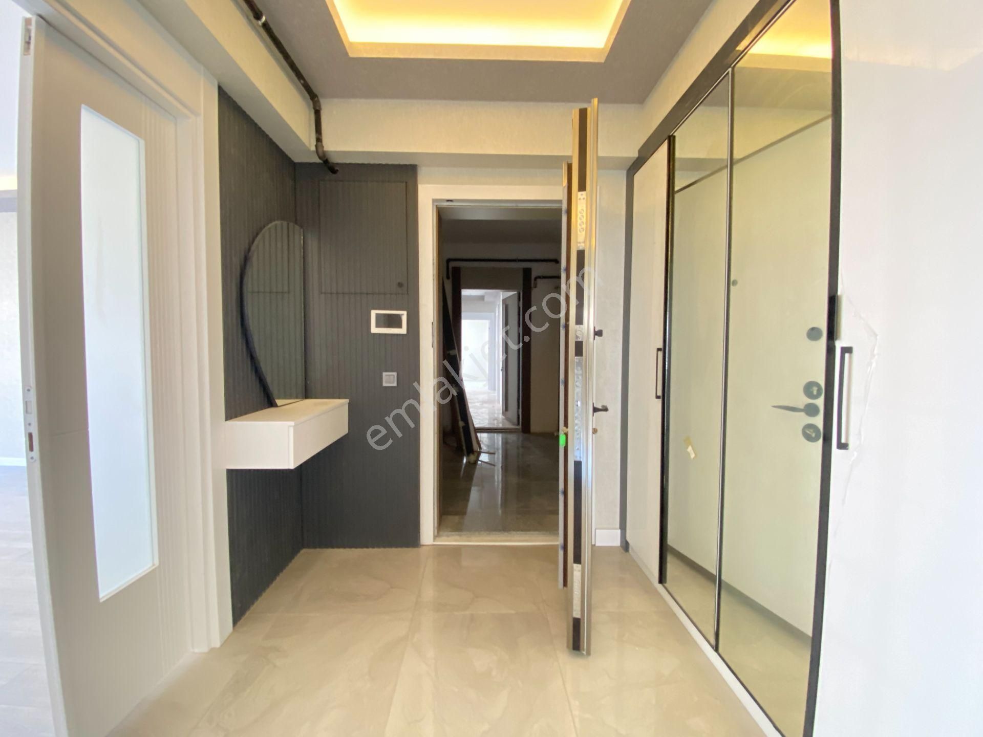 Gökçe Emlak'tan Sarayda Tam Merkezde Sıfır Ultralüx Daire - Görsel 25