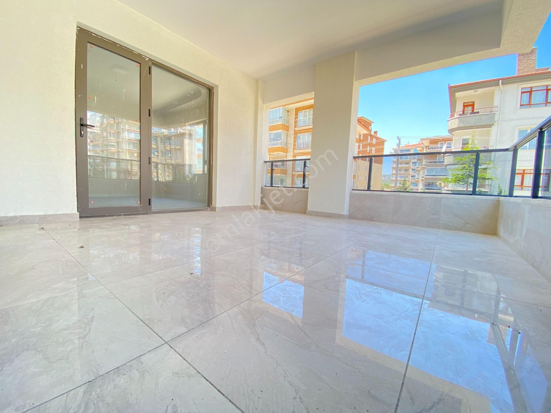 Gökçe Emlak'tan Sarayda Tam Merkezde Sıfır Ultralüx Daire - Görsel 11