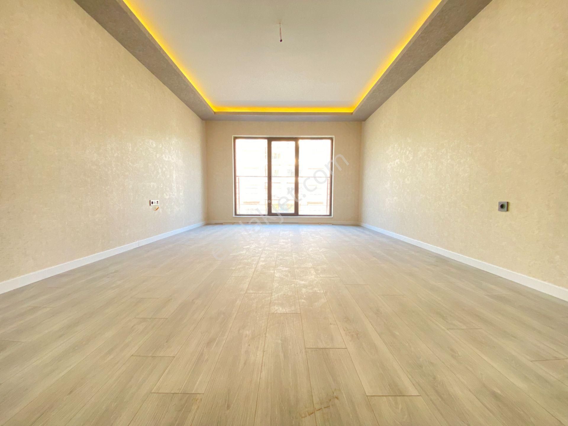 Gökçe Emlak'tan Sarayda Tam Merkezde Sıfır Ultralüx Daire - Görsel 3