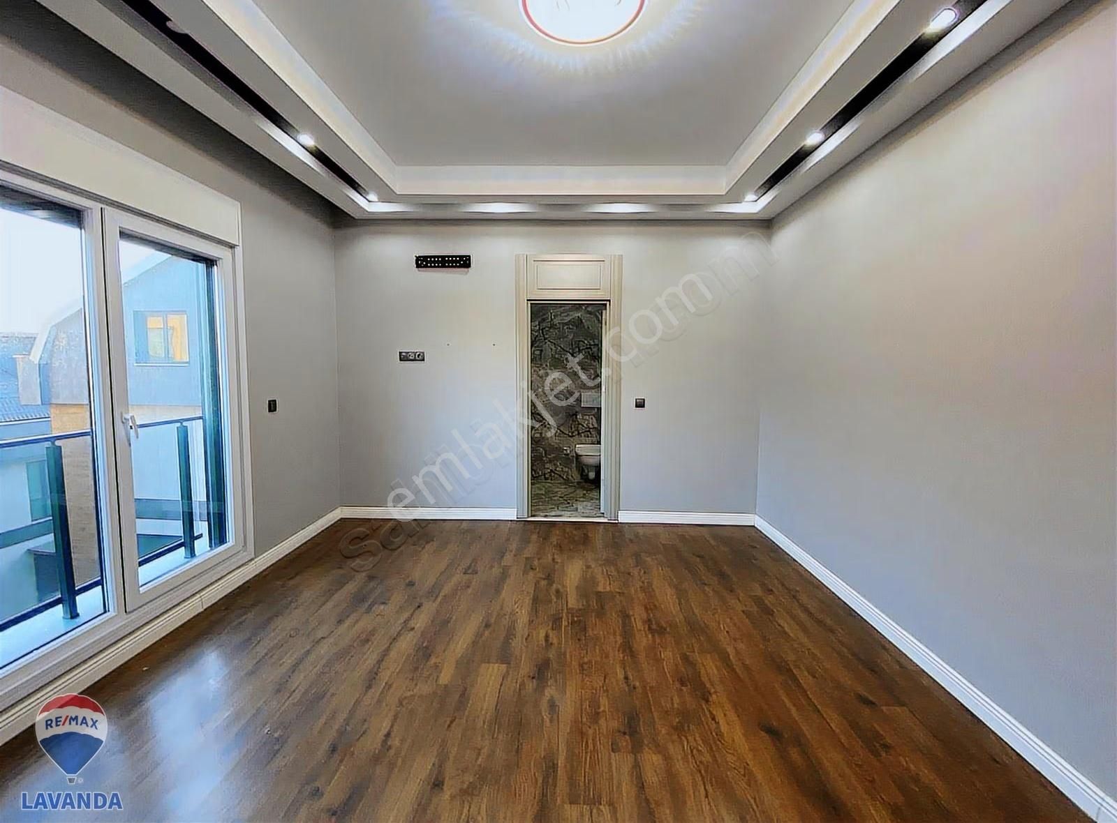 Remax Lavanda'dan Gülpinarda Site İçinde Kiralık Lüks 5+2 Villa - Görsel 2