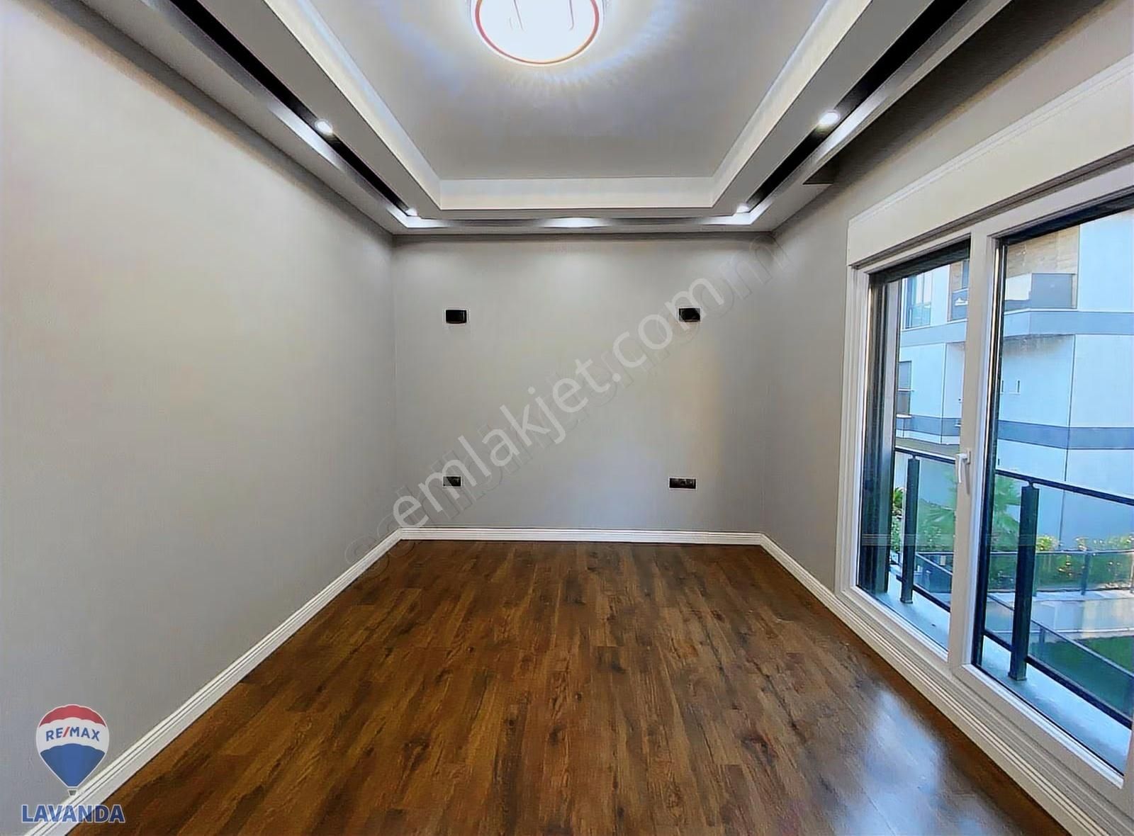 Remax Lavanda'dan Gülpinarda Site İçinde Kiralık Lüks 5+2 Villa - Görsel 3
