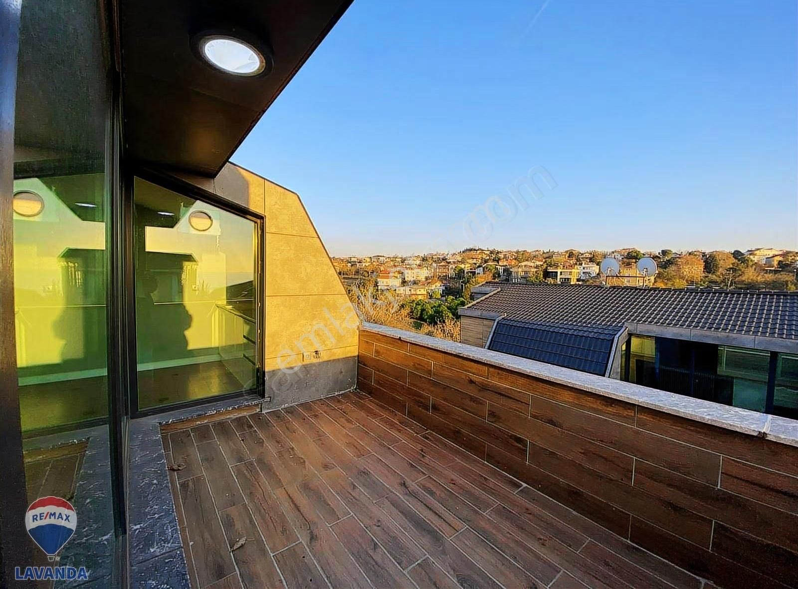 Remax Lavanda'dan Gülpinarda Site İçinde Kiralık Lüks 5+2 Villa