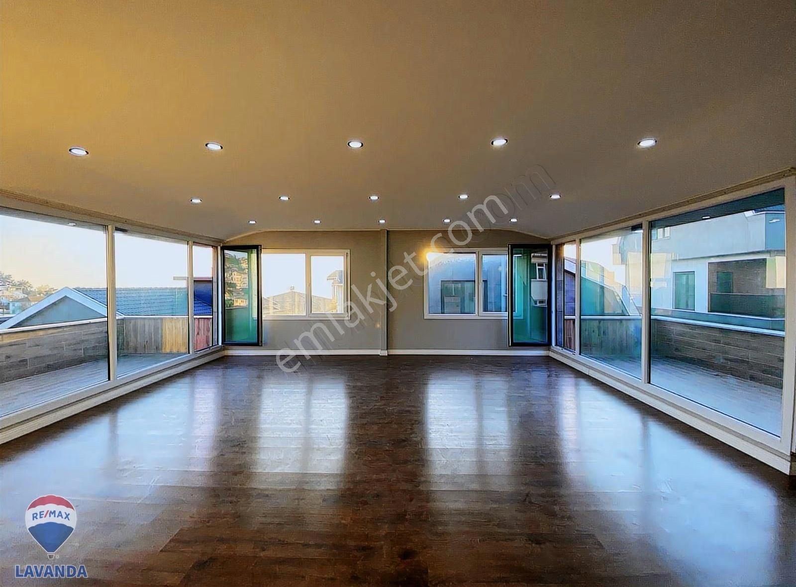 Remax Lavanda'dan Gülpinarda Site İçinde Kiralık Lüks 5+2 Villa - Görsel 5