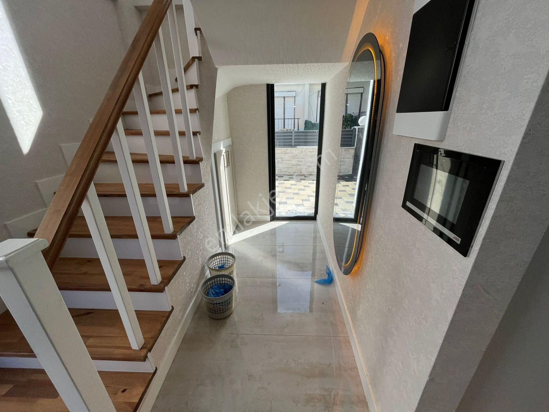 Kuşadası Yılancıburnunda Denize 500metre 4+1 Özel Havuzlu Akıllı Ev Sistemi Satılık Villa - Görsel 18