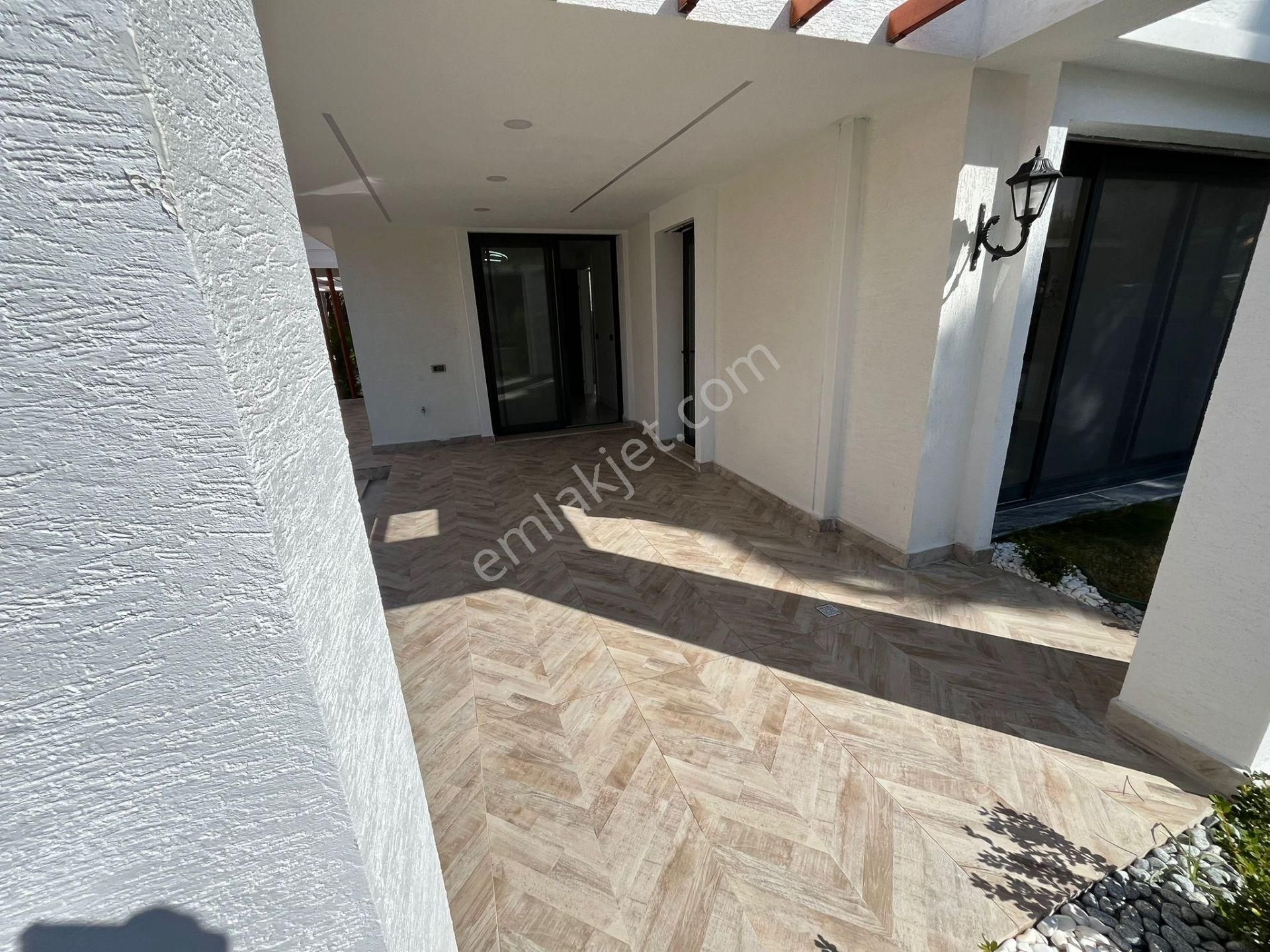 Kuşadası Yılancıburnunda Denize 500metre 4+1 Özel Havuzlu Akıllı Ev Sistemi Satılık Villa - Görsel 8