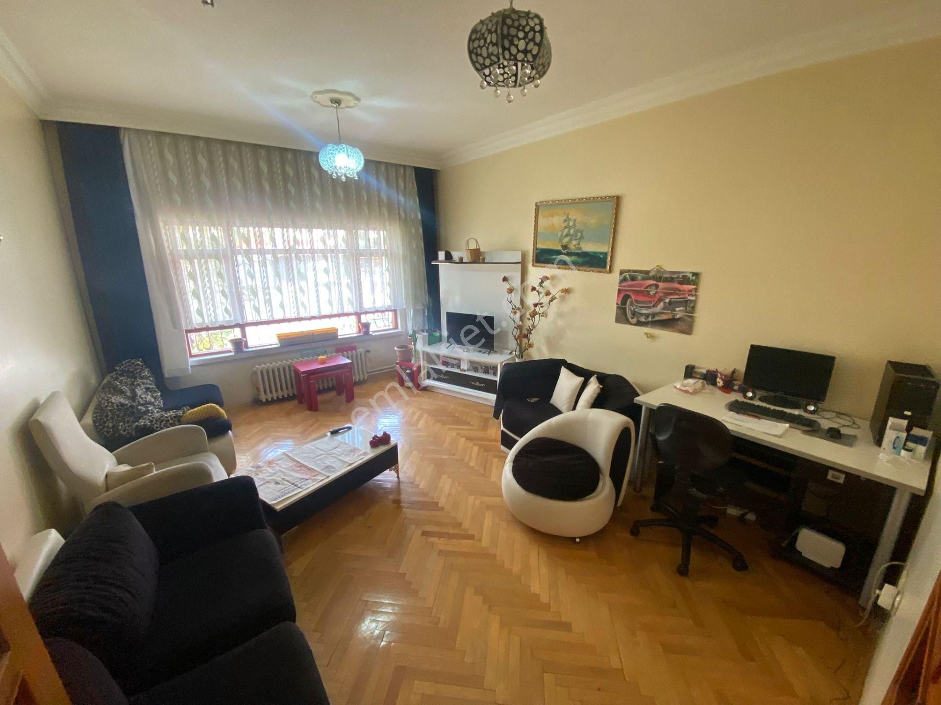 Pınarbaşı Mahallesinde Cadde Üzeri Katta Bağımsız Yetişen Alır