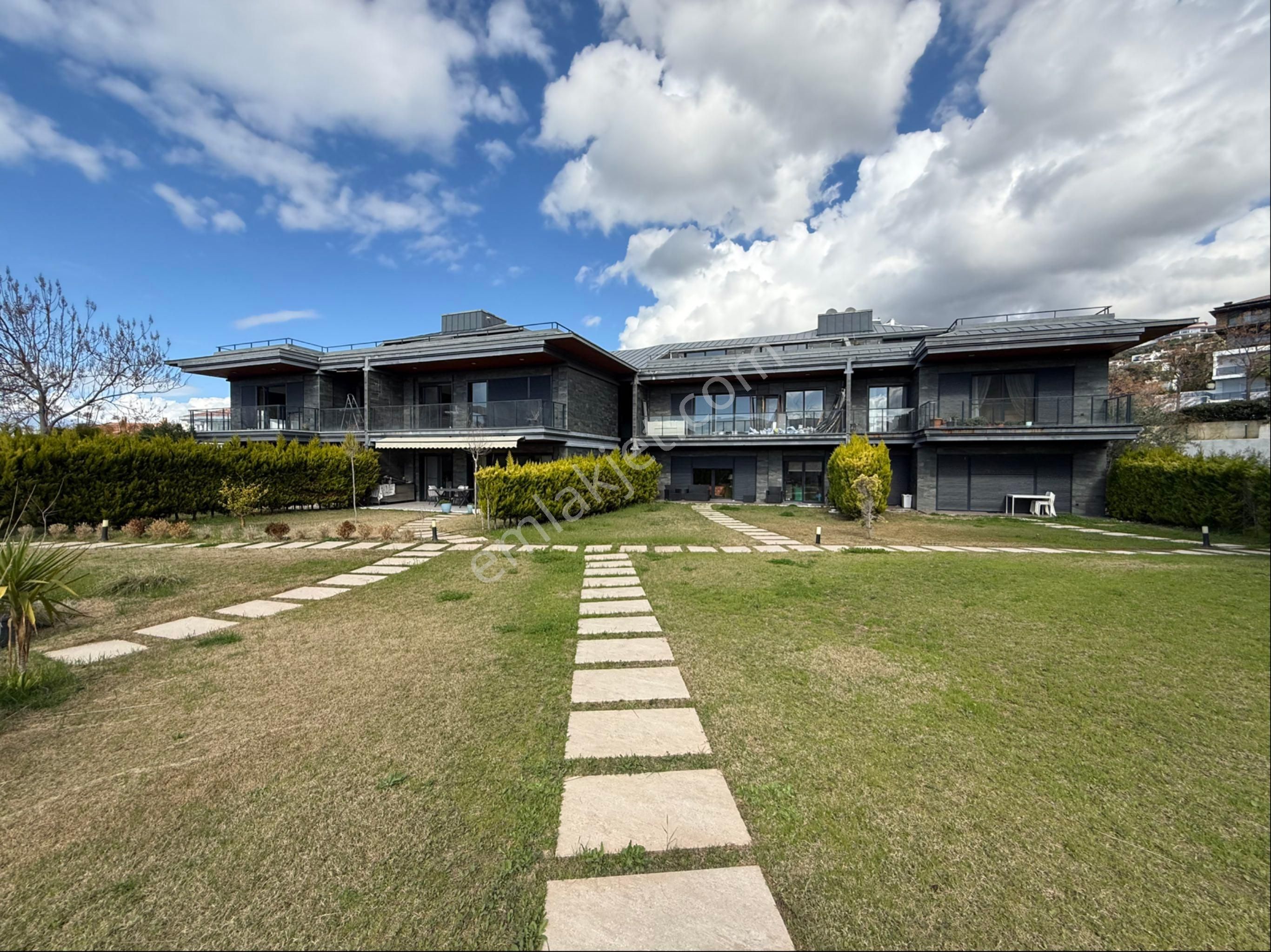 Marinada 5+1 Dublex Kapalı Otoparklı Giyinme Odalı Açık Yüzme Havzlu