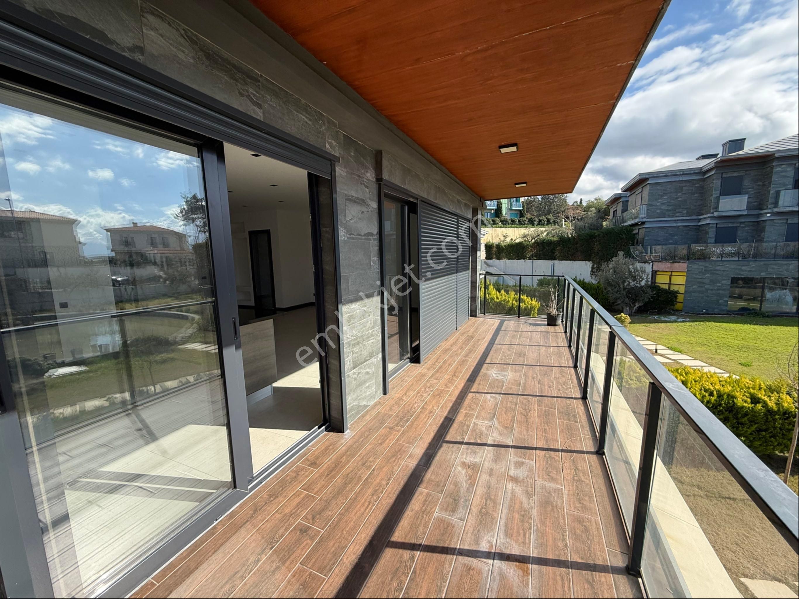 Marinada 5+1 Dublex Kapalı Otoparklı Giyinme Odalı Açık Yüzme Havzlu - Görsel 9