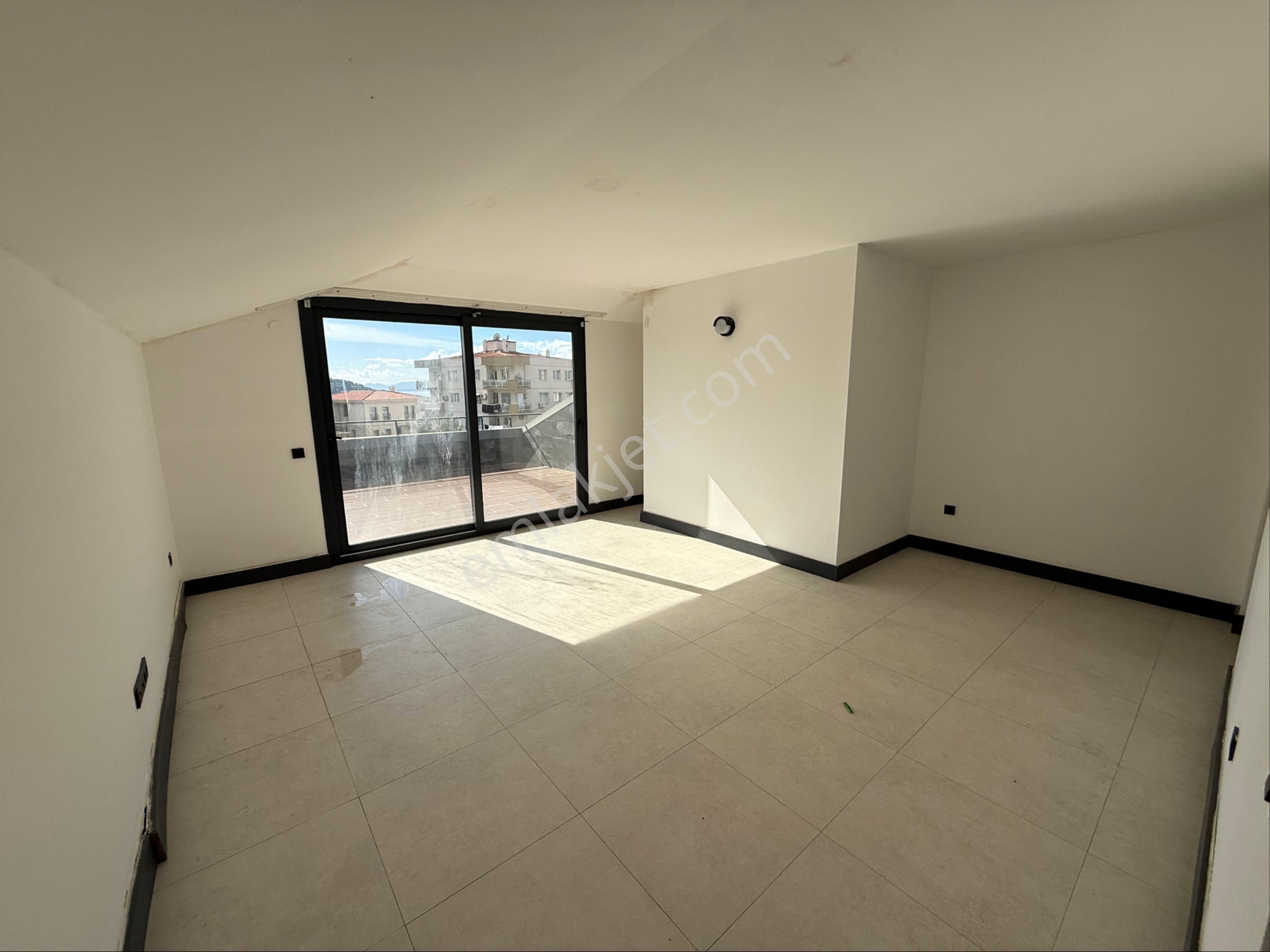 Marinada 5+1 Dublex Kapalı Otoparklı Giyinme Odalı Açık Yüzme Havzlu - Görsel 24