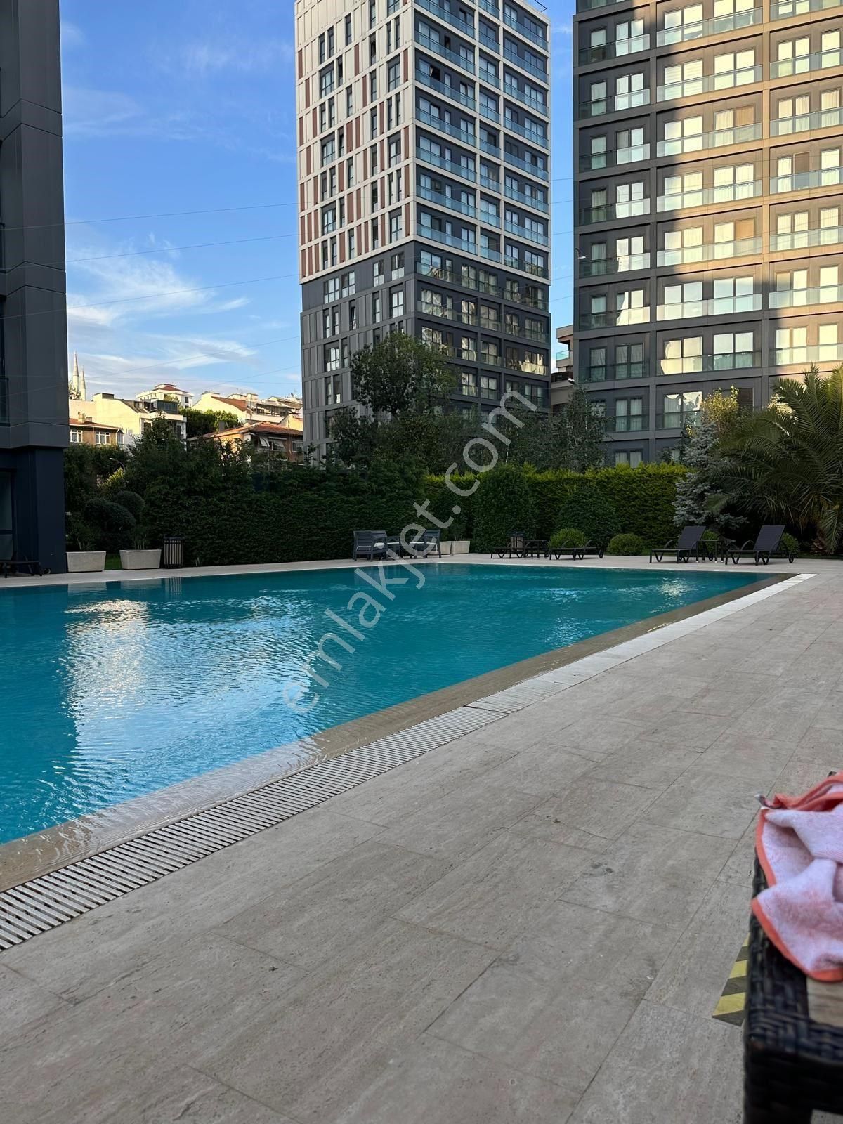 Poyraz'dan Suadiye'de Site İçinde Deniz Manzaralı Havuzlu 2+1