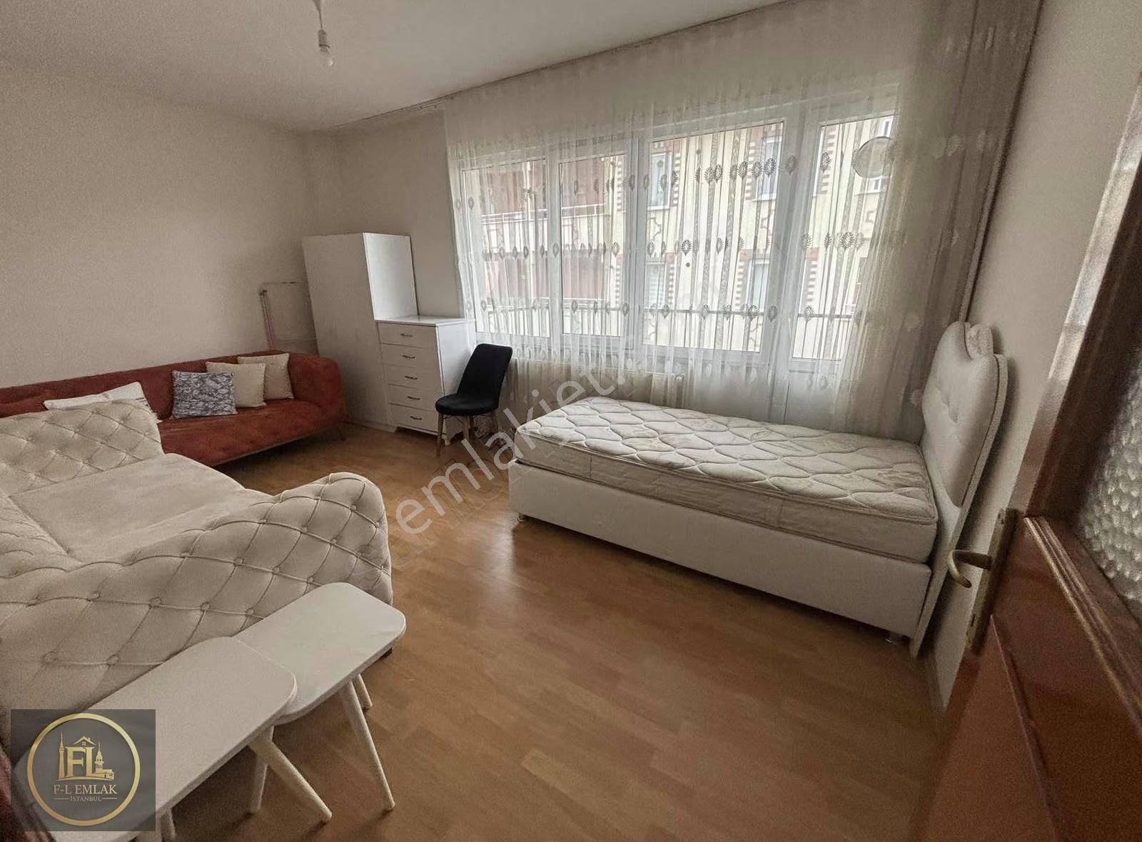 F-l Emlaktan Eşyalı 1+1 Çarşı Metroya 5 Dk