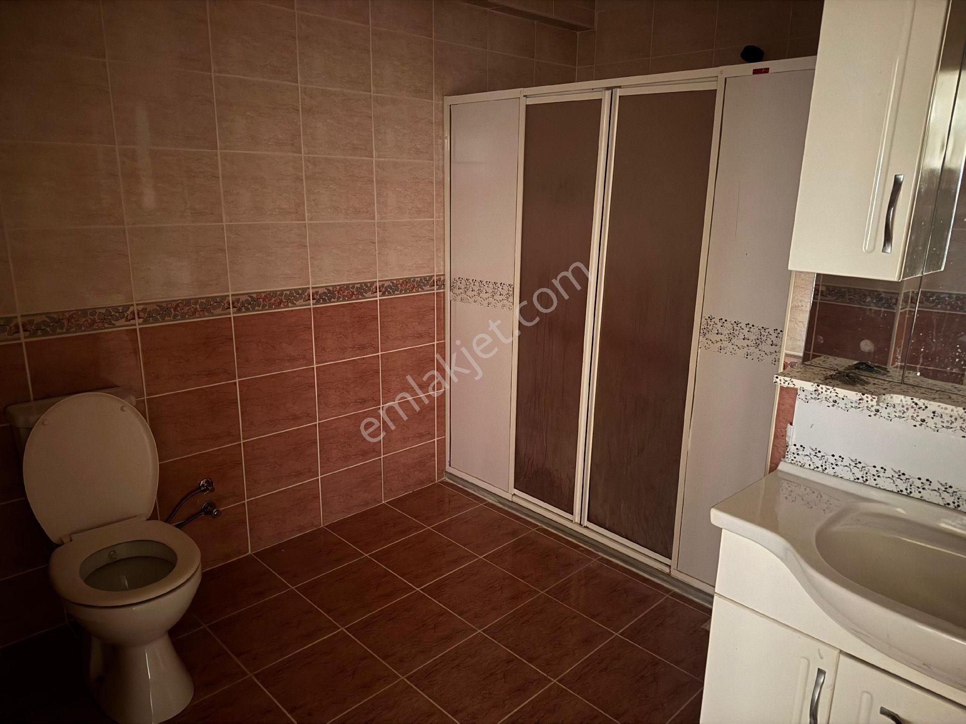 Üçyıldız Gayrimenkul'den Hürriyet Mah.kiralık 3+1 Daire - Görsel 3