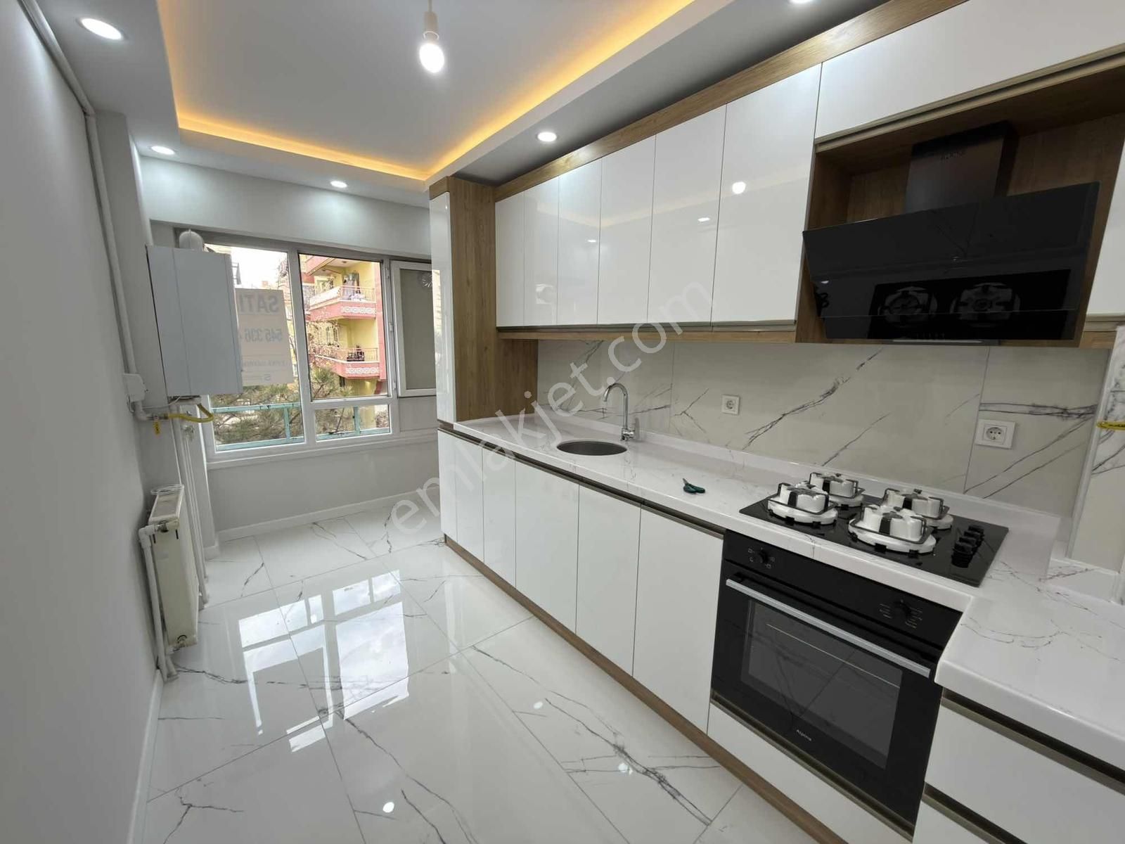 Eviva'dan 30 Ağustos Mah. Merkezde Ara Katta Full Yapılı 3+1