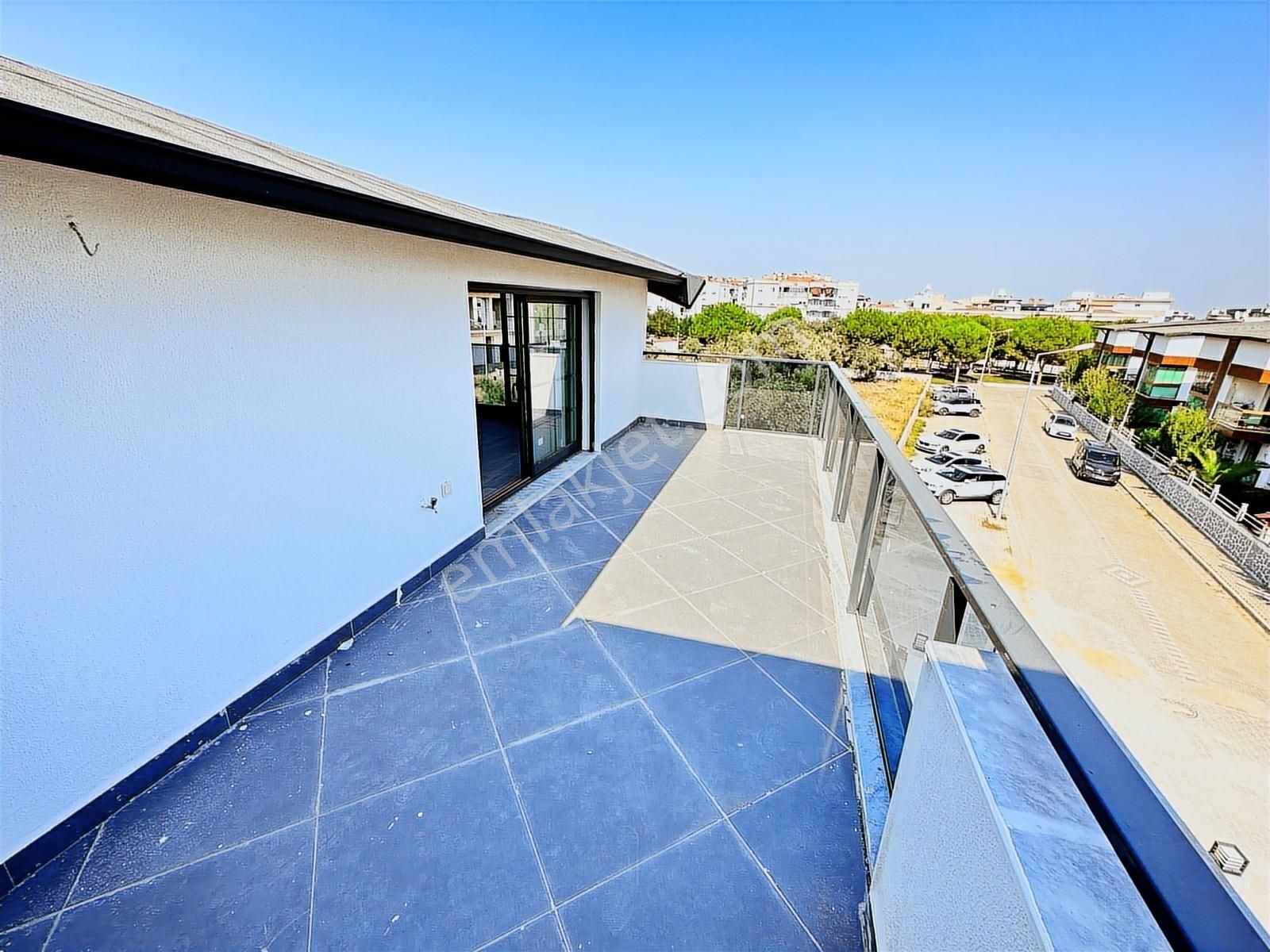 Menderes'te 3+1 300 M2 Arsa İçinde 170 M2 Havuzlu Triplex Villa - Görsel 20