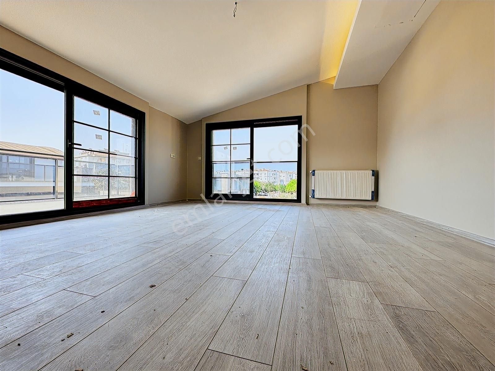 Menderes'te 3+1 300 M2 Arsa İçinde 170 M2 Havuzlu Triplex Villa - Görsel 30